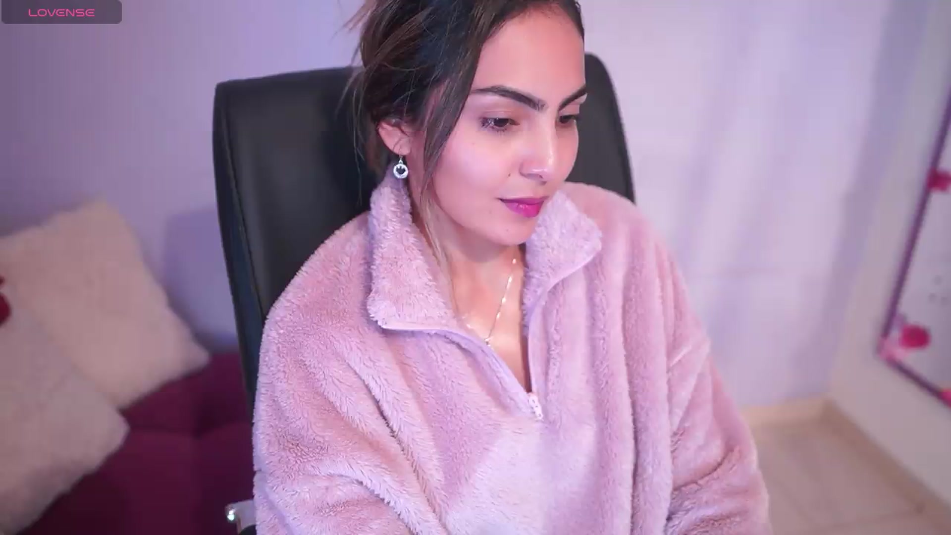 Gallery image thumbnail from CARMENVILLA1's myfreecams stream on, 05/08/2026, 06:27 image 19 of 20