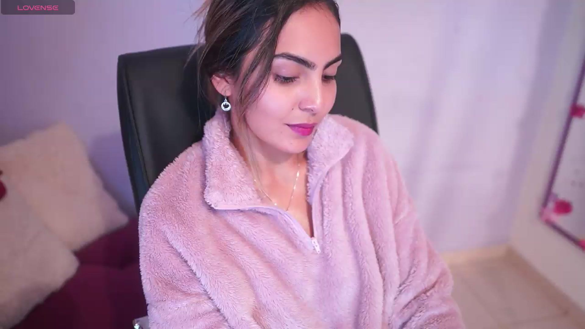 Gallery image thumbnail from CARMENVILLA1's myfreecams stream on, 05/08/2026, 06:27 image 18 of 20
