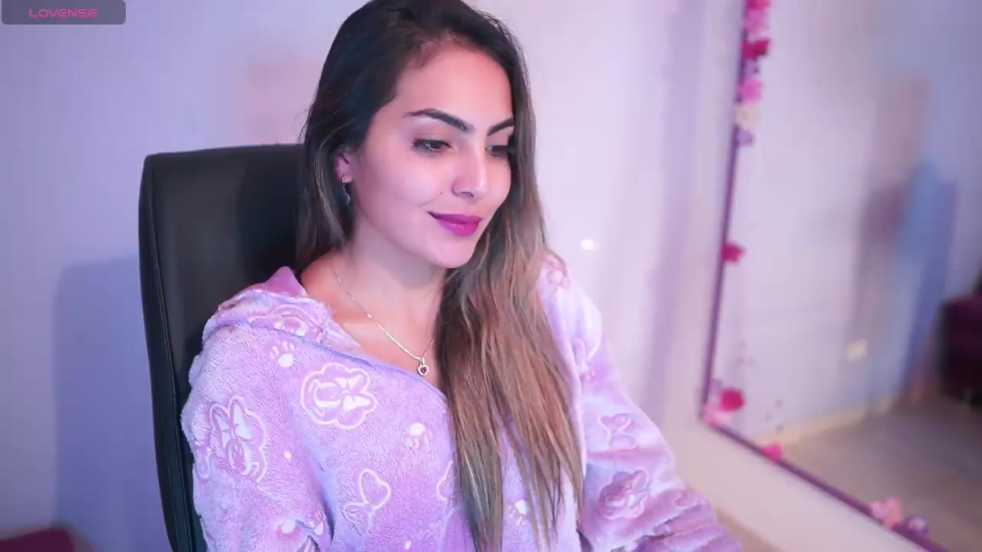 Gallery image thumbnail from CARMENVILLA1's myfreecams stream on, 05/09/2026, 06:04 image 15 of 20