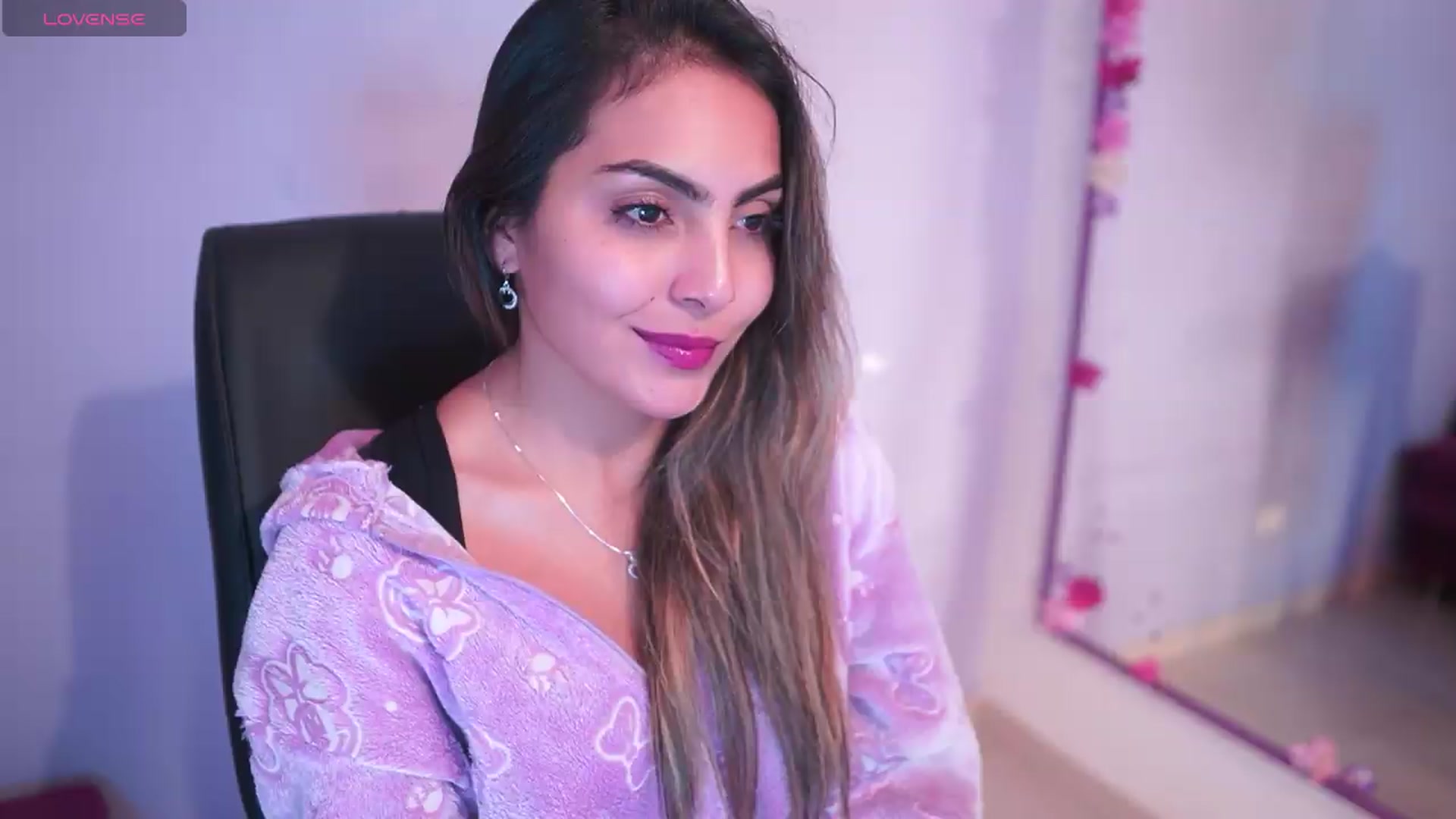 Gallery image thumbnail from CARMENVILLA1's myfreecams stream on, 05/09/2026, 06:04 image 7 of 20
