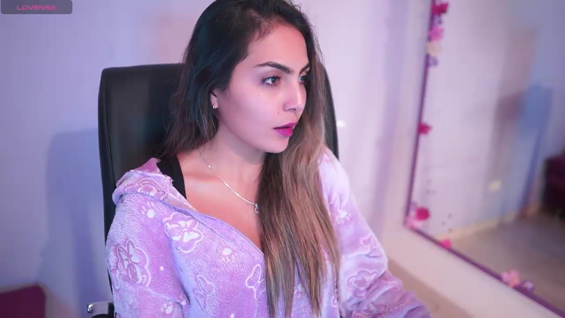 Gallery image thumbnail from CARMENVILLA1's myfreecams stream on, 05/09/2026, 06:04 image 4 of 20