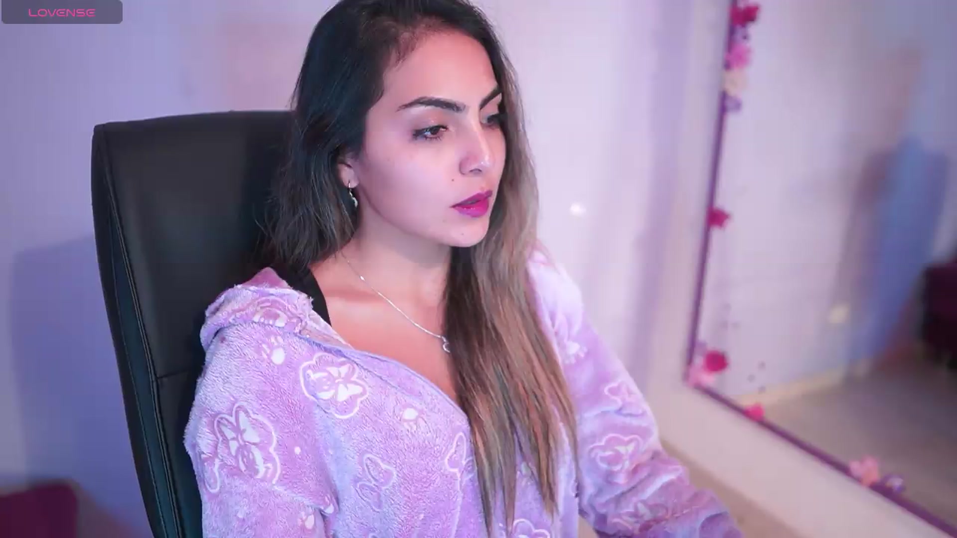 Gallery image thumbnail from CARMENVILLA1's myfreecams stream on, 05/09/2026, 06:04 image 3 of 20