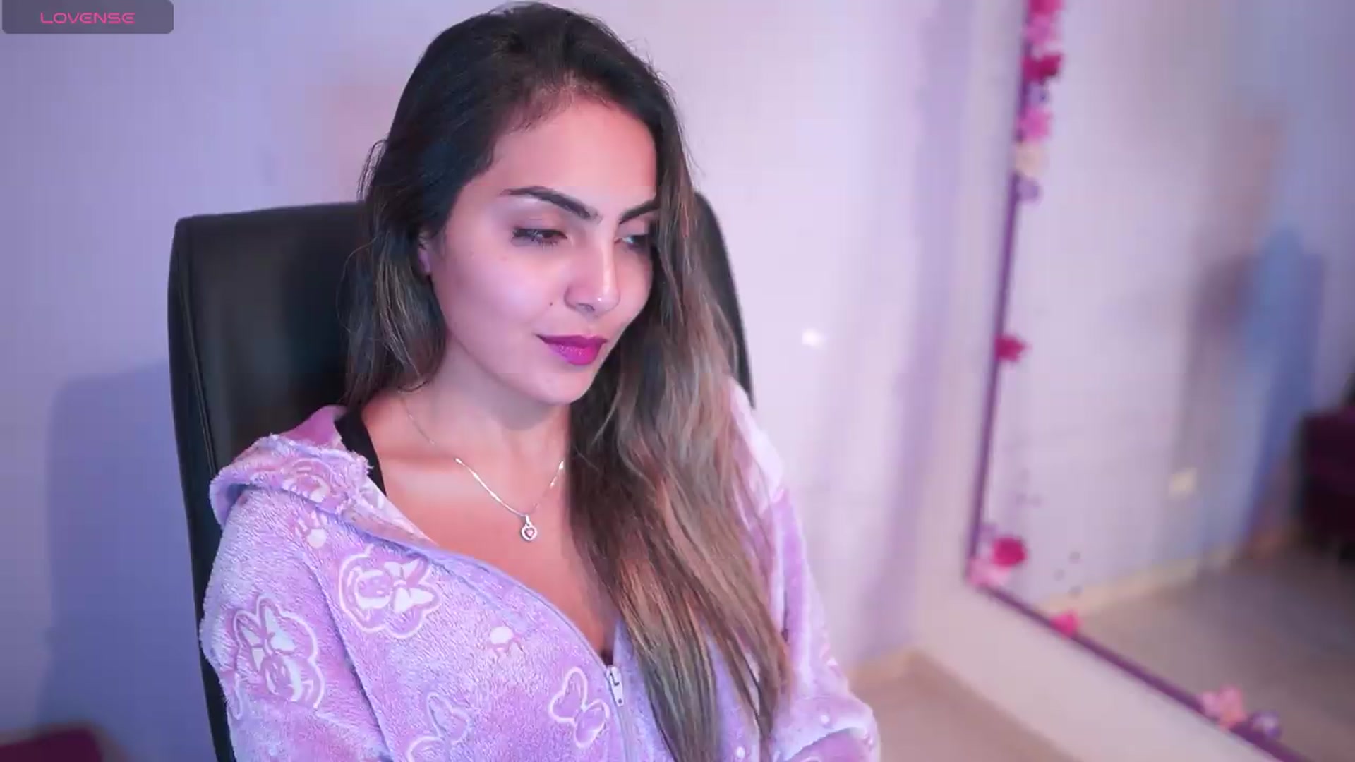 Gallery image thumbnail from CARMENVILLA1's myfreecams stream on, 05/09/2026, 06:04 image 17 of 20