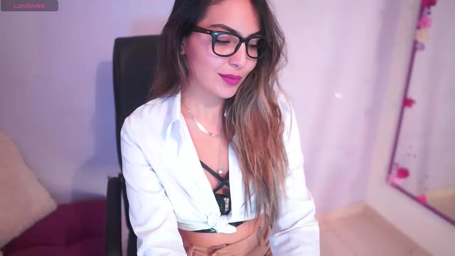 Gallery image thumbnail from CARMENVILLA1's myfreecams stream on, 05/10/2026, 04:53 image 2 of 20