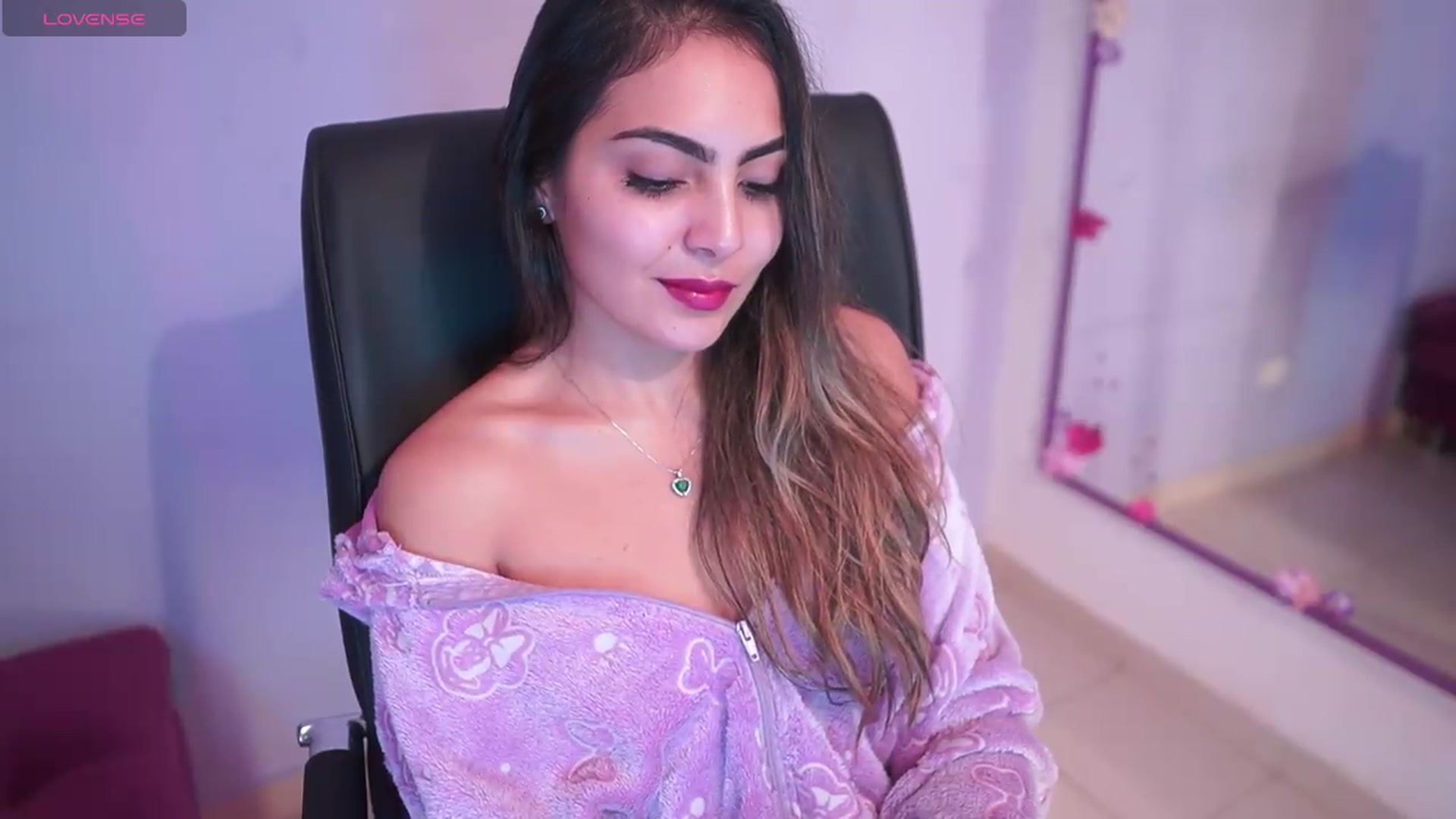 Gallery image thumbnail from CARMENVILLA1's myfreecams stream on, 06/20/2026, 05:18 image 4 of 20