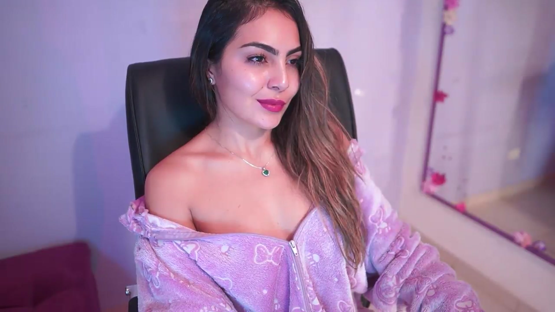 Gallery image thumbnail from CARMENVILLA1's myfreecams stream on, 06/20/2026, 05:18 image 18 of 20