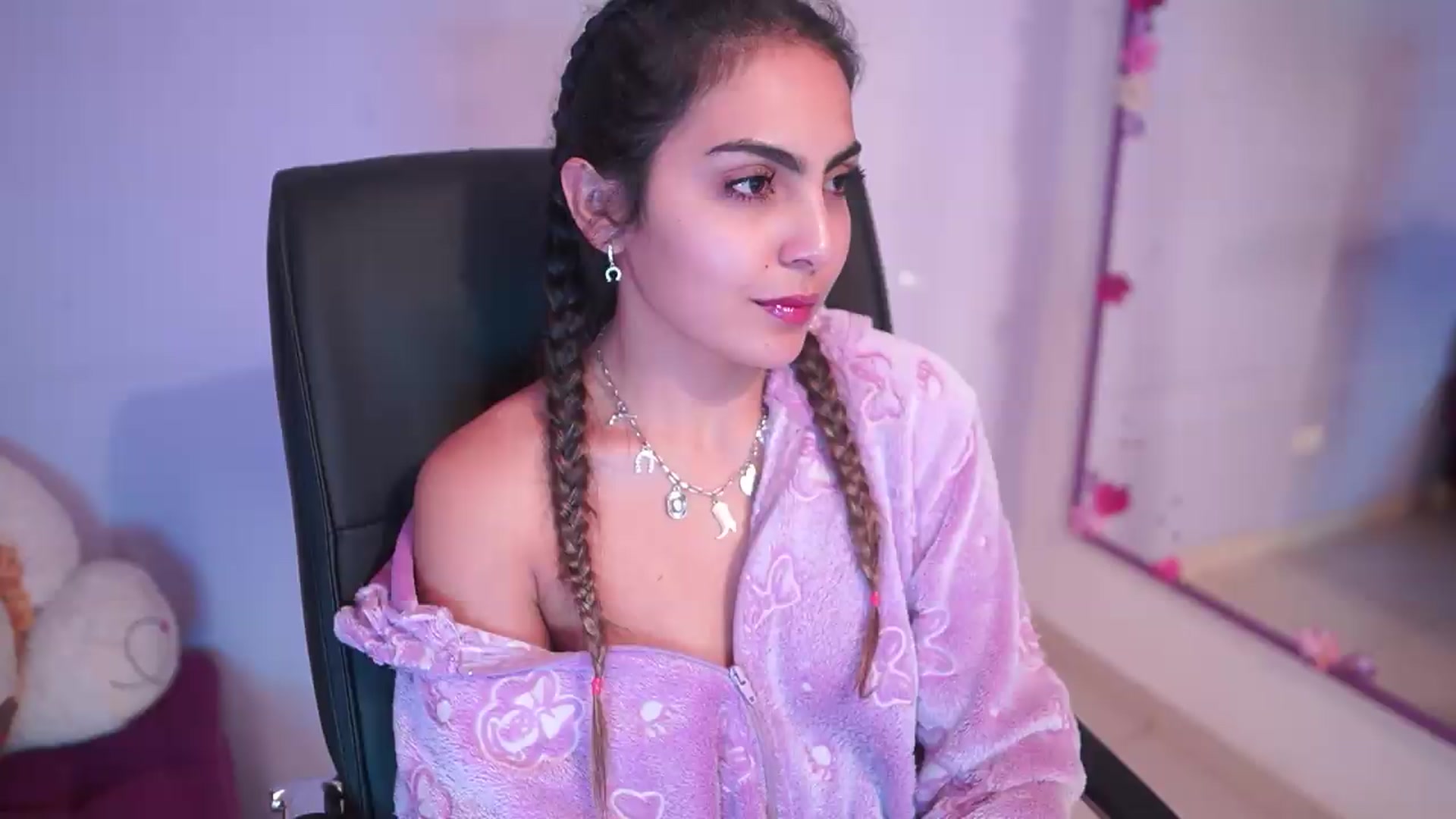 Gallery image thumbnail from CARMENVILLA1's myfreecams stream on, 07/29/2026, 05:55 image 9 of 20