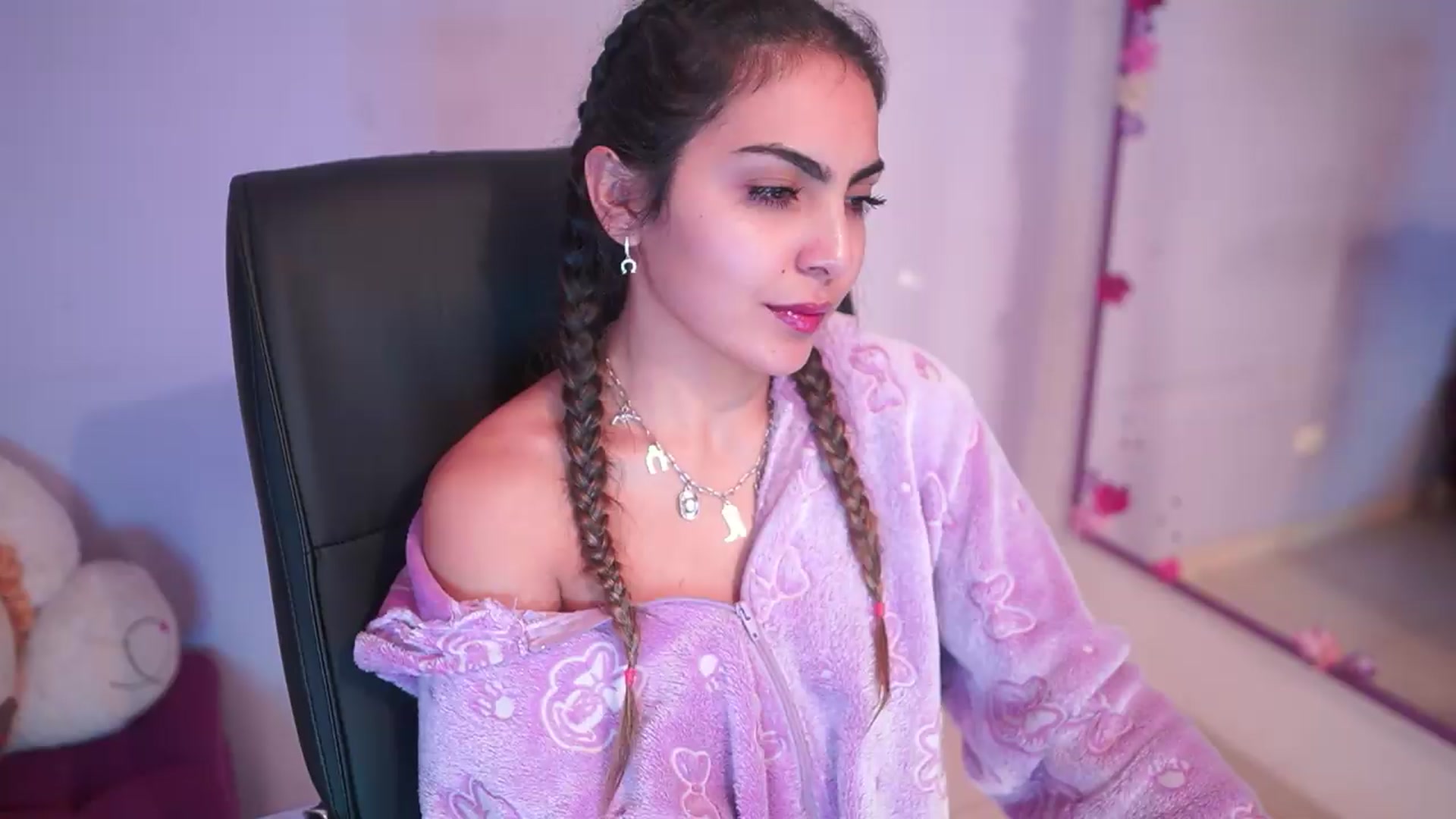 Gallery image thumbnail from CARMENVILLA1's myfreecams stream on, 07/29/2026, 05:55 image 18 of 20