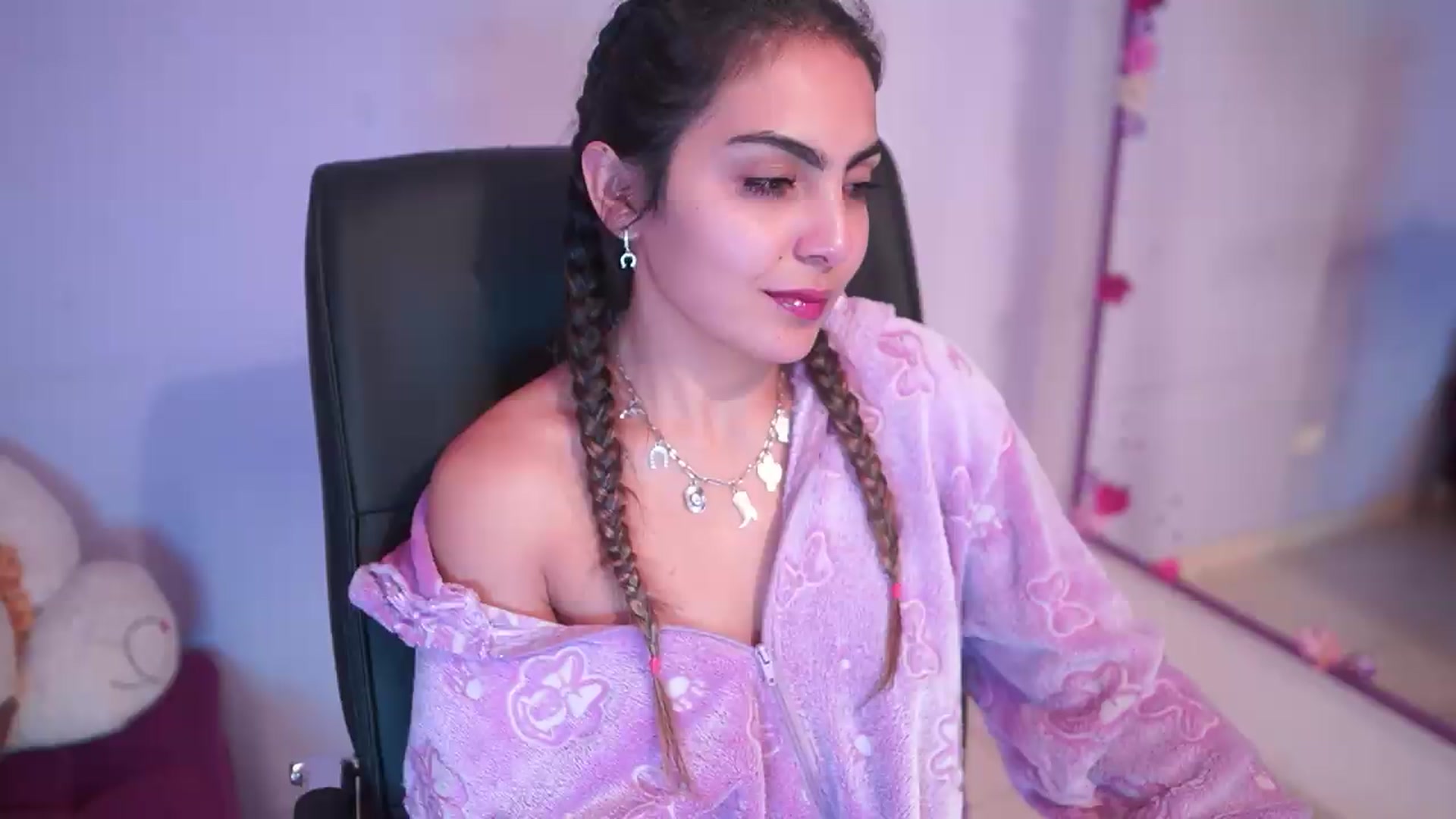 Gallery image thumbnail from CARMENVILLA1's myfreecams stream on, 07/29/2026, 05:55 image 1 of 20