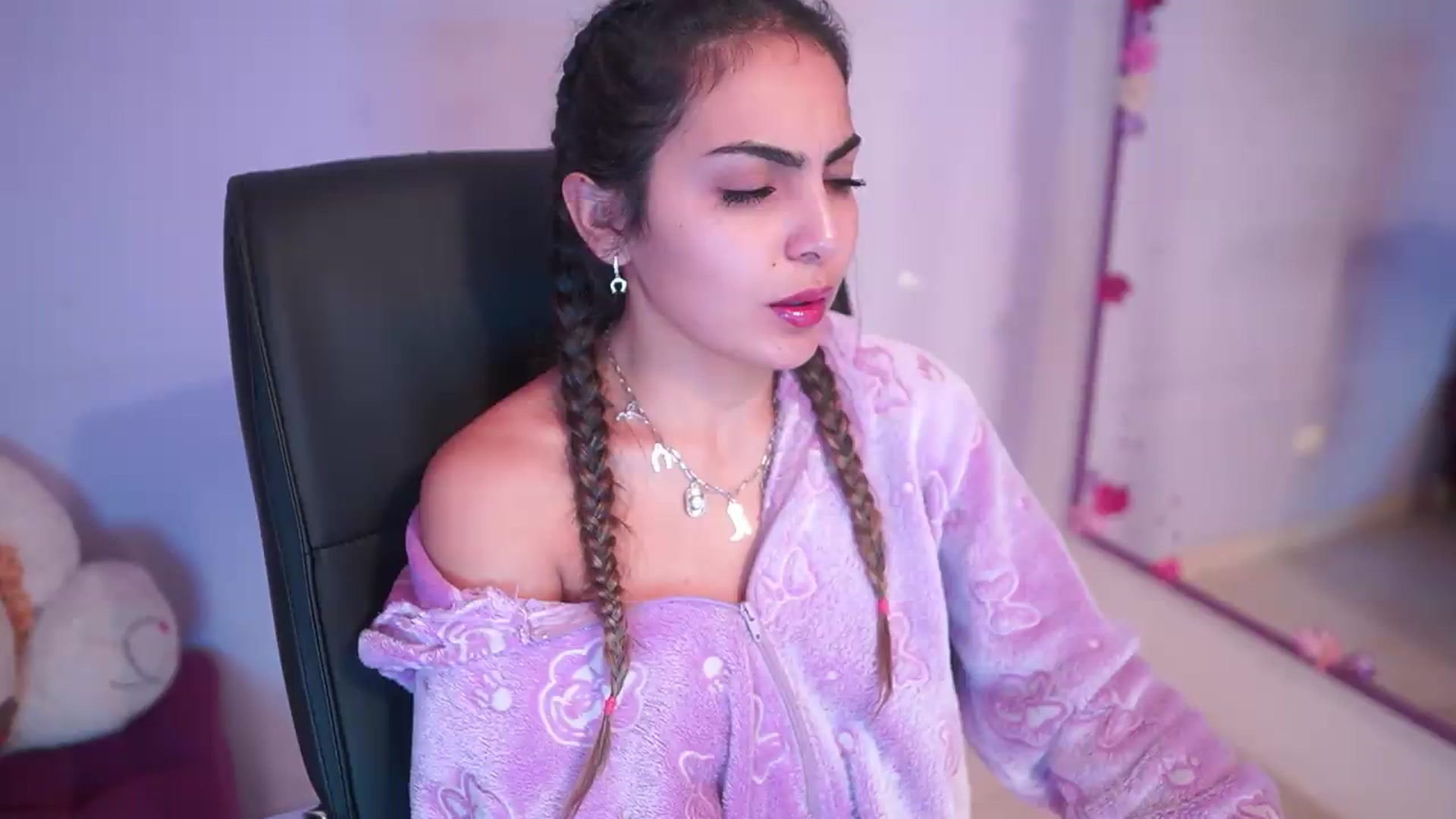 Gallery image thumbnail from CARMENVILLA1's myfreecams stream on, 07/29/2026, 05:55 image 17 of 20
