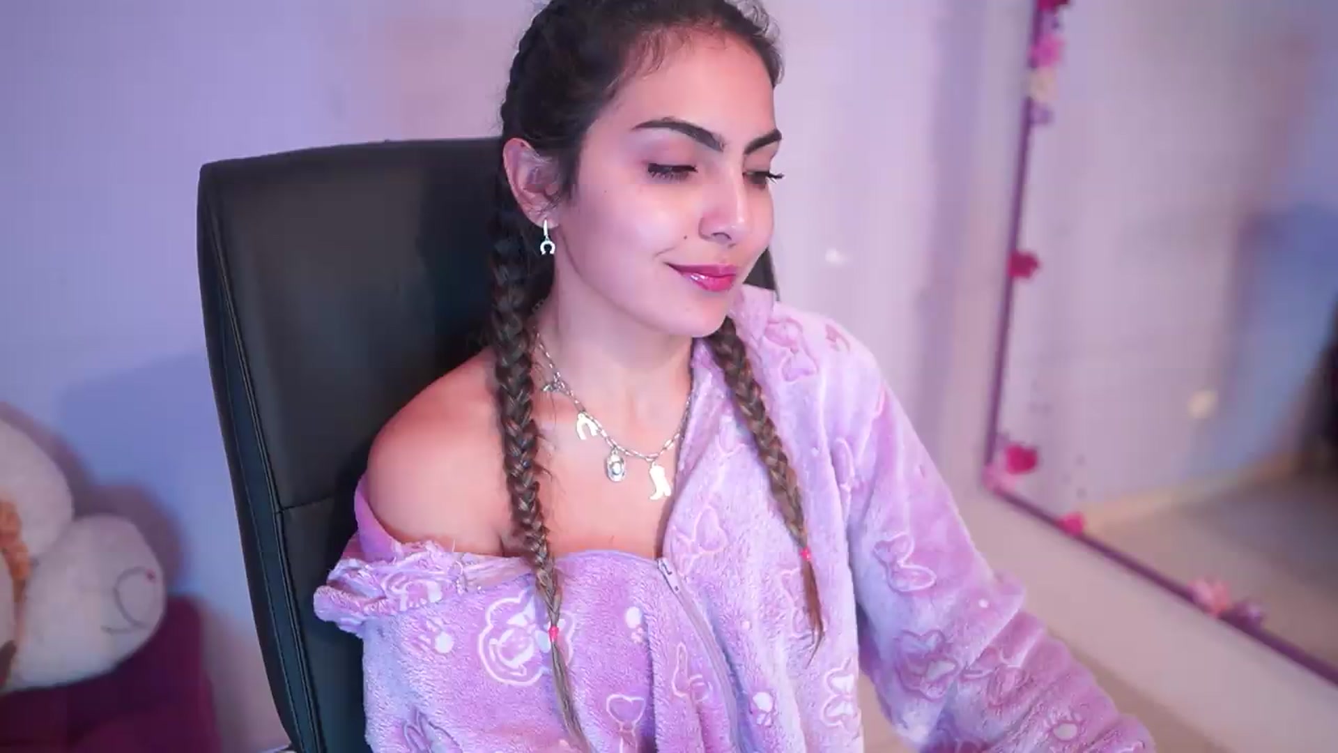 Gallery image thumbnail from CARMENVILLA1's myfreecams stream on, 07/29/2026, 05:55 image 14 of 20