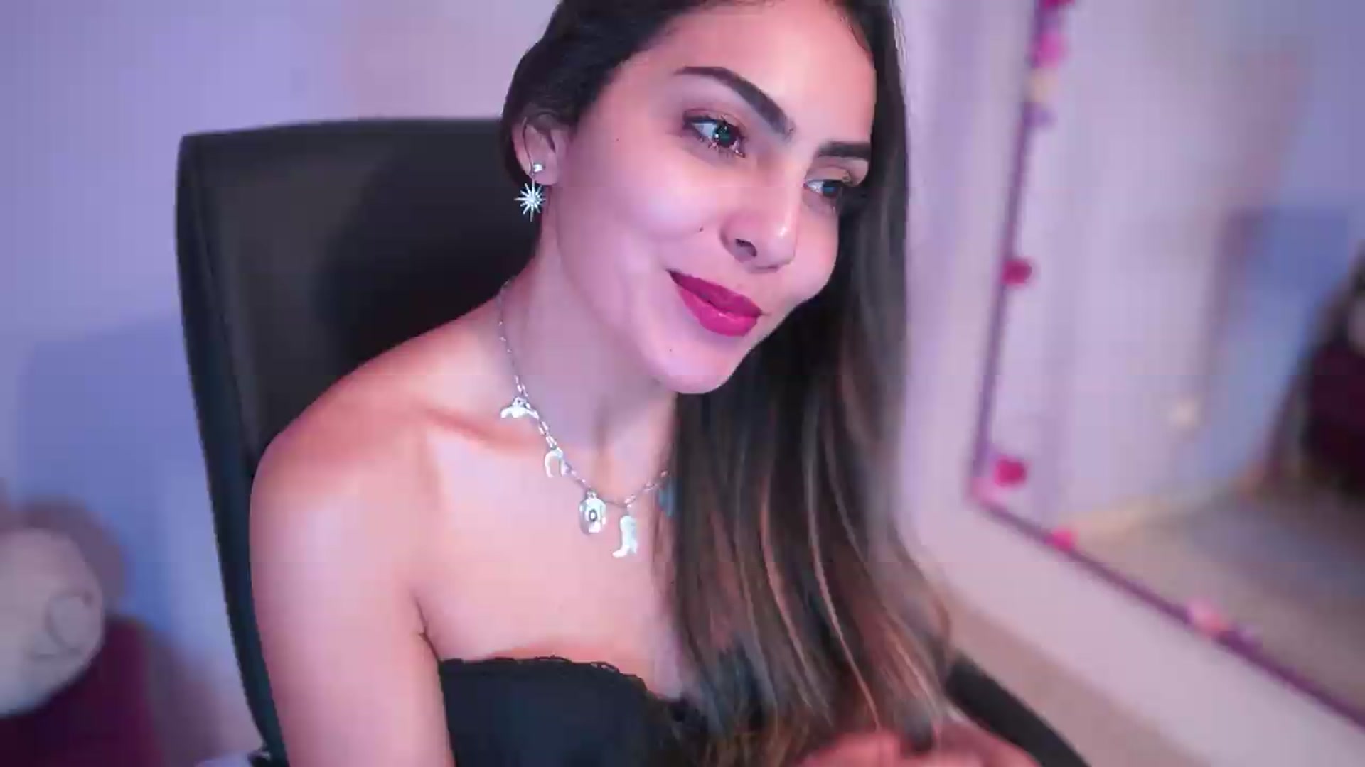 Gallery image thumbnail from CARMENVILLA1's myfreecams stream on, 08/06/2026, 05:44 image 5 of 20