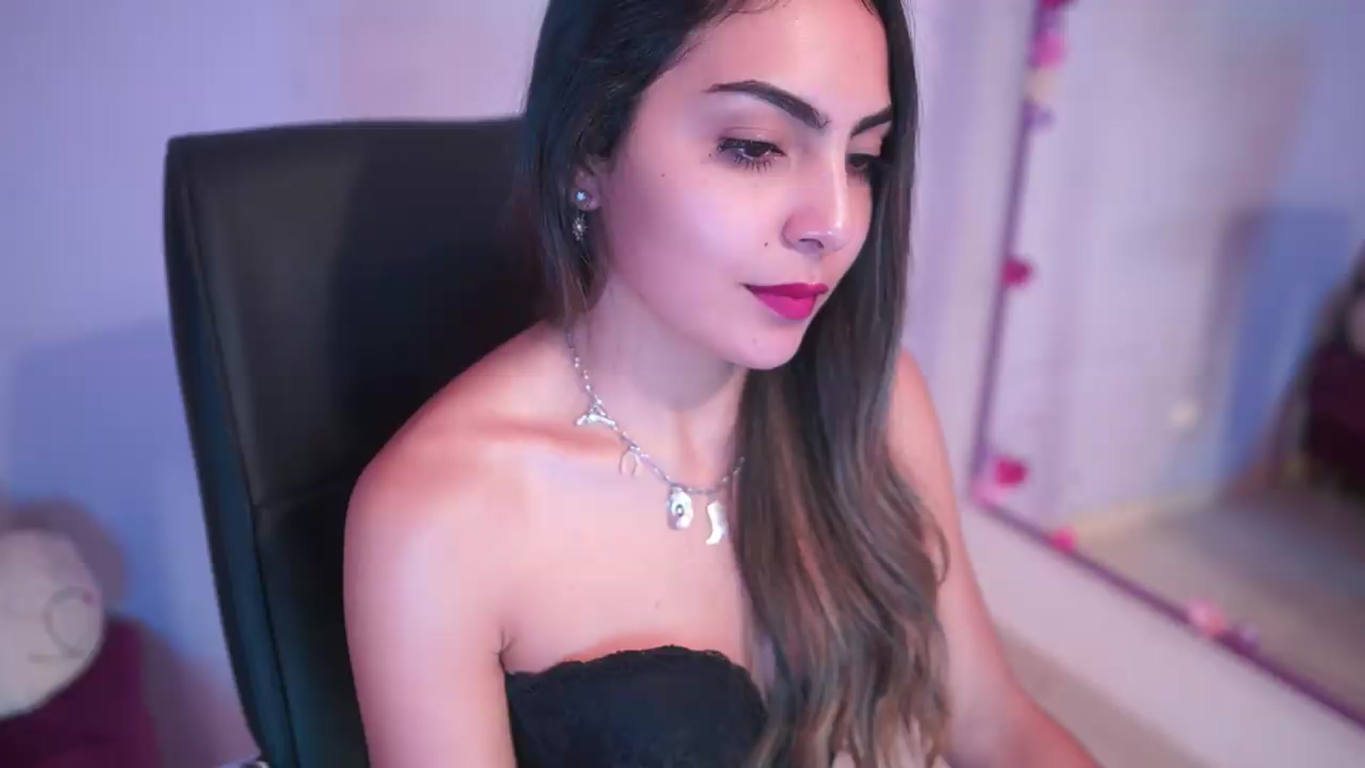 Gallery image thumbnail from CARMENVILLA1's myfreecams stream on, 08/06/2026, 05:44 image 7 of 20