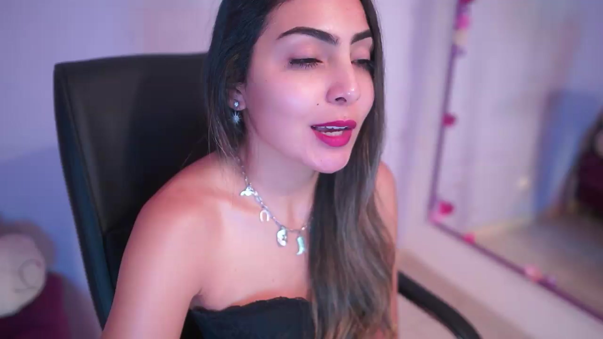 Gallery image thumbnail from CARMENVILLA1's myfreecams stream on, 08/06/2026, 05:44 image 10 of 20