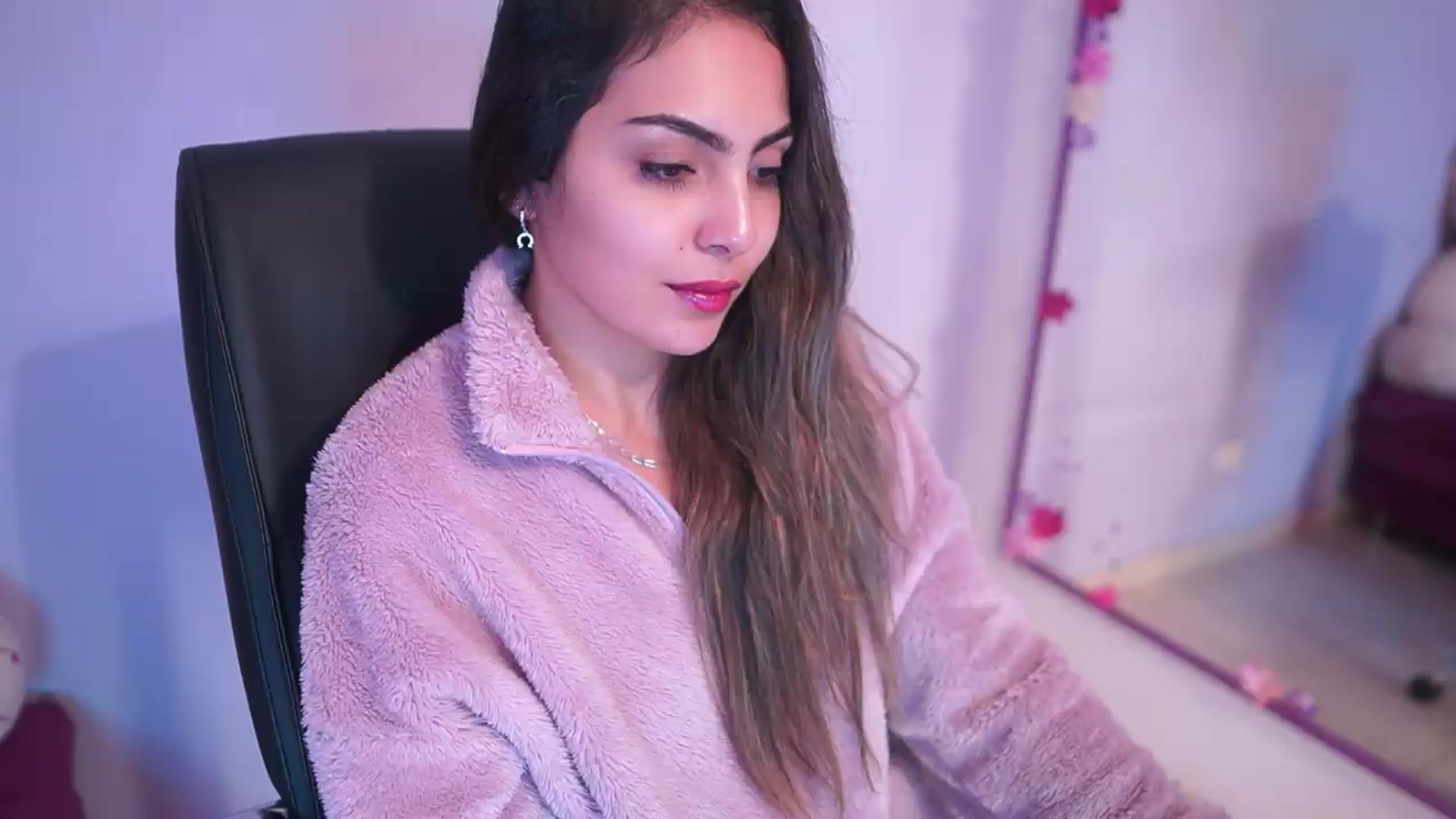 Gallery image thumbnail from CARMENVILLA1's myfreecams stream on, 08/11/2026, 05:30 image 2 of 20