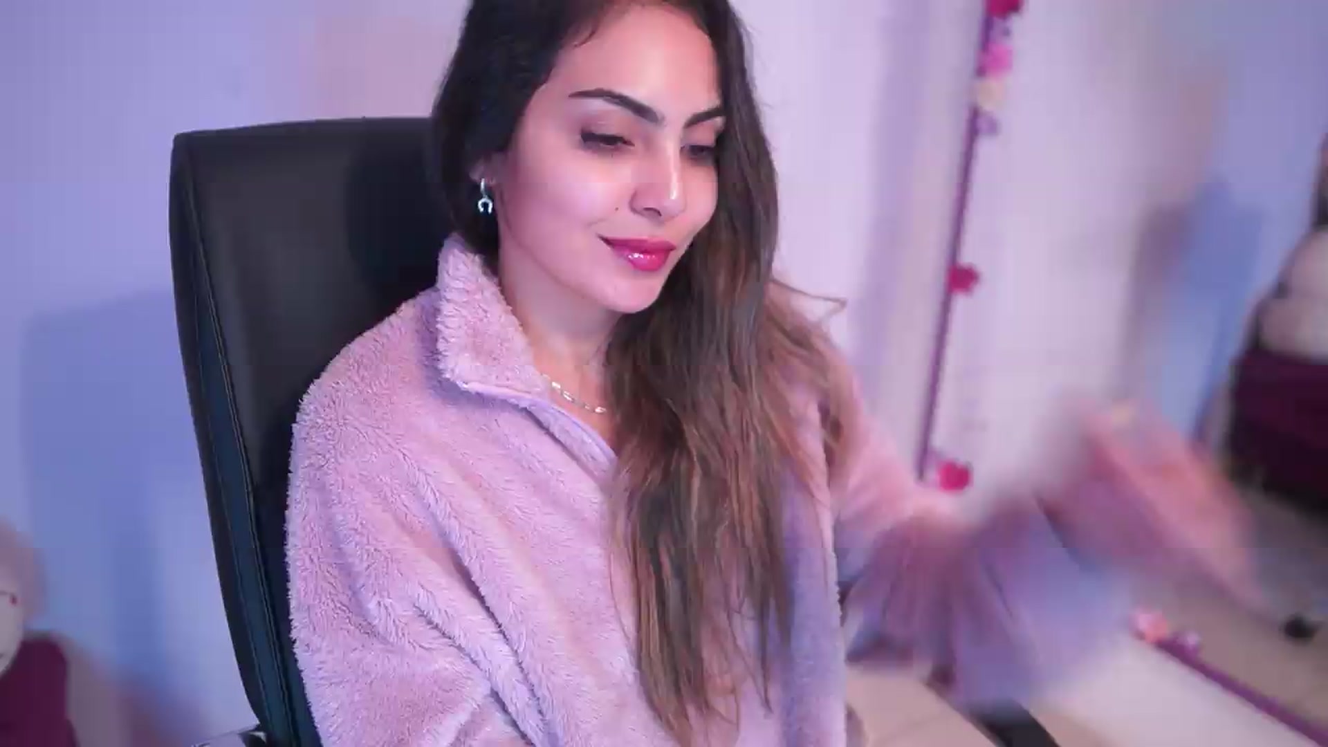 Gallery image thumbnail from CARMENVILLA1's myfreecams stream on, 08/11/2026, 05:30 image 13 of 20