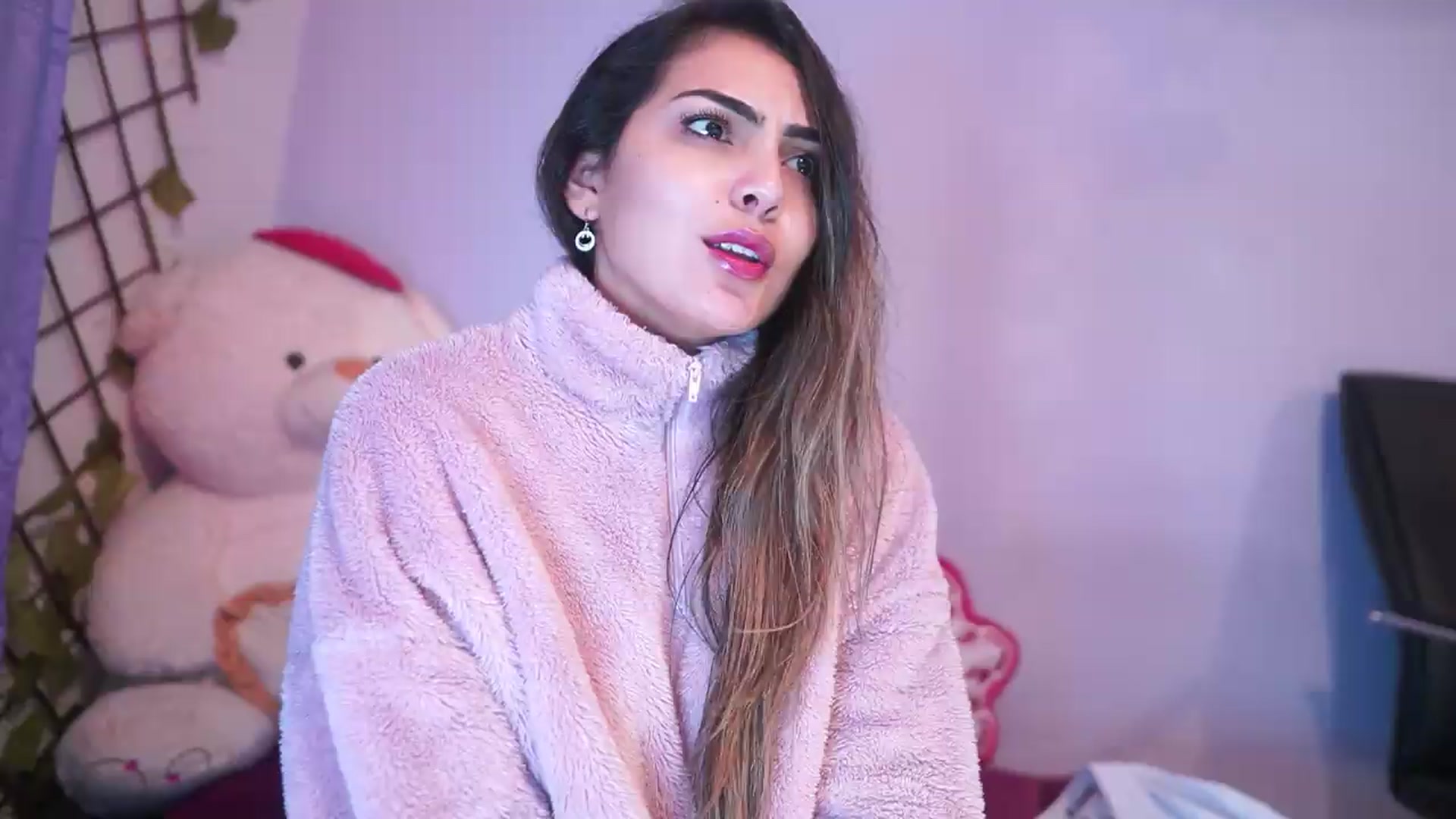 Gallery image thumbnail from CARMENVILLA1's myfreecams stream on, 08/27/2026, 06:04 image 1 of 20