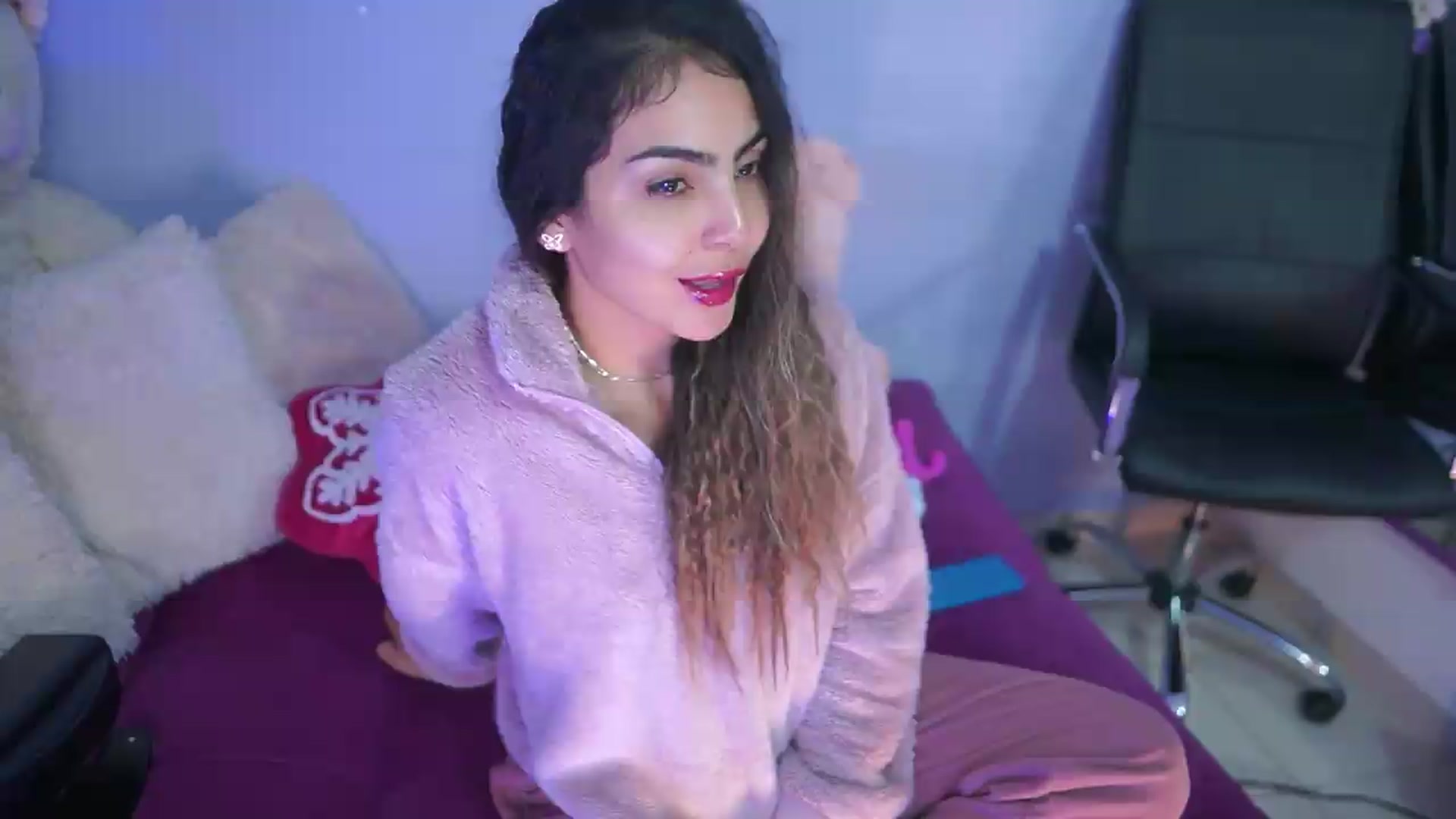 Gallery image thumbnail from CARMENVILLA1's myfreecams stream on, 09/07/2026, 06:36 image 15 of 20