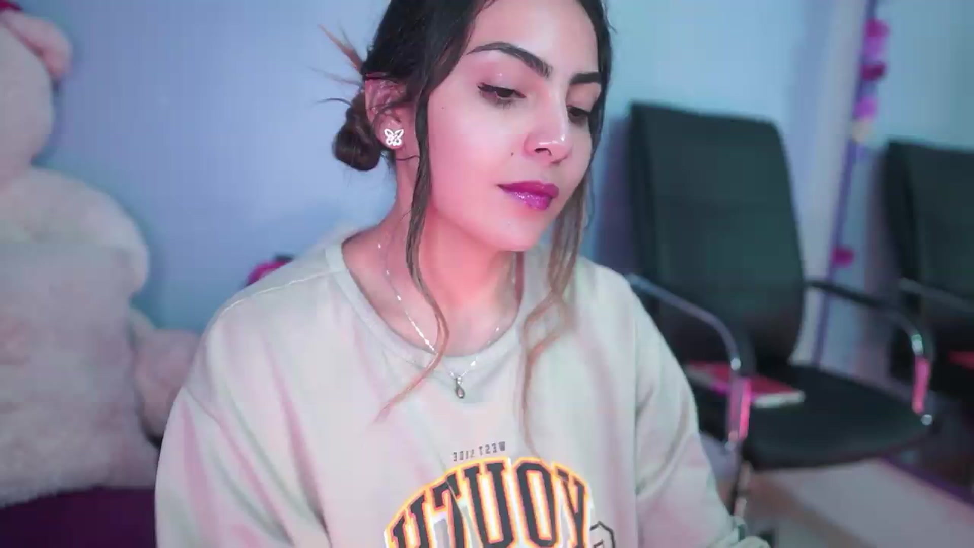 Gallery image thumbnail from CARMENVILLA1's myfreecams stream on, 09/10/2026, 04:53 image 17 of 20