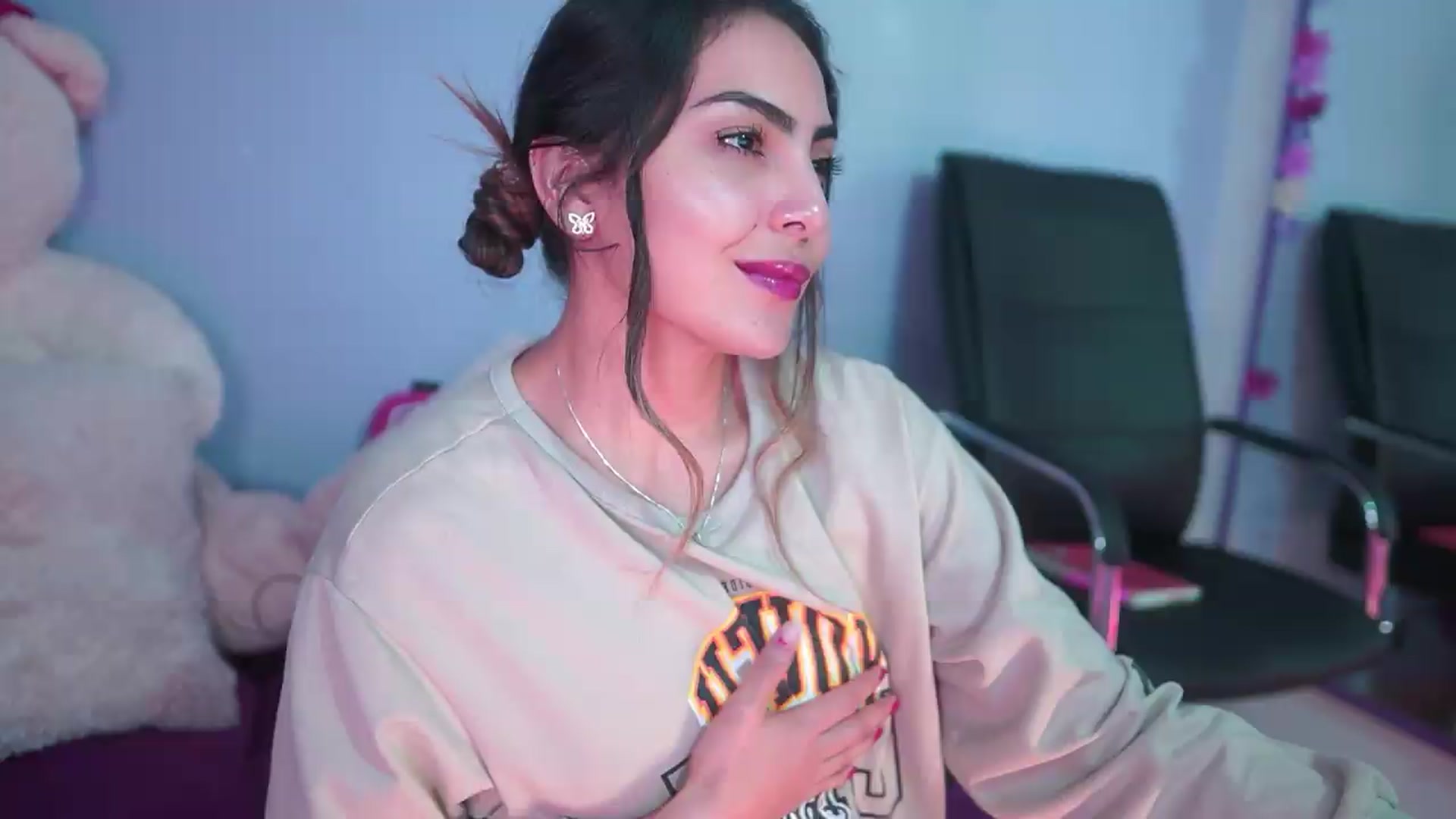 Gallery image thumbnail from CARMENVILLA1's myfreecams stream on, 09/10/2026, 04:53 image 15 of 20