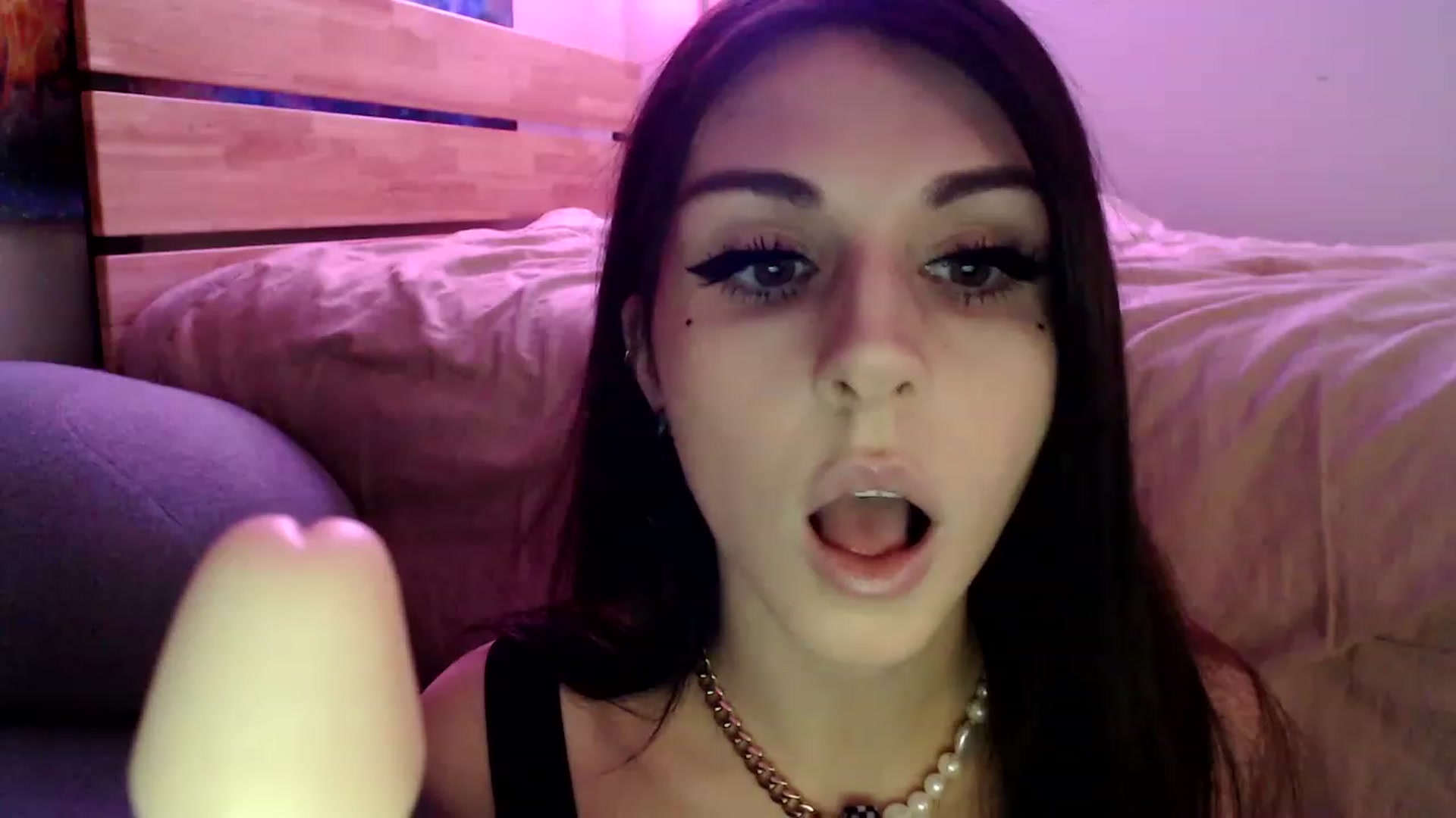 Gallery image thumbnail from CGjszie's myfreecams stream on, 11/21/2022, 04:48 image 7 of 20