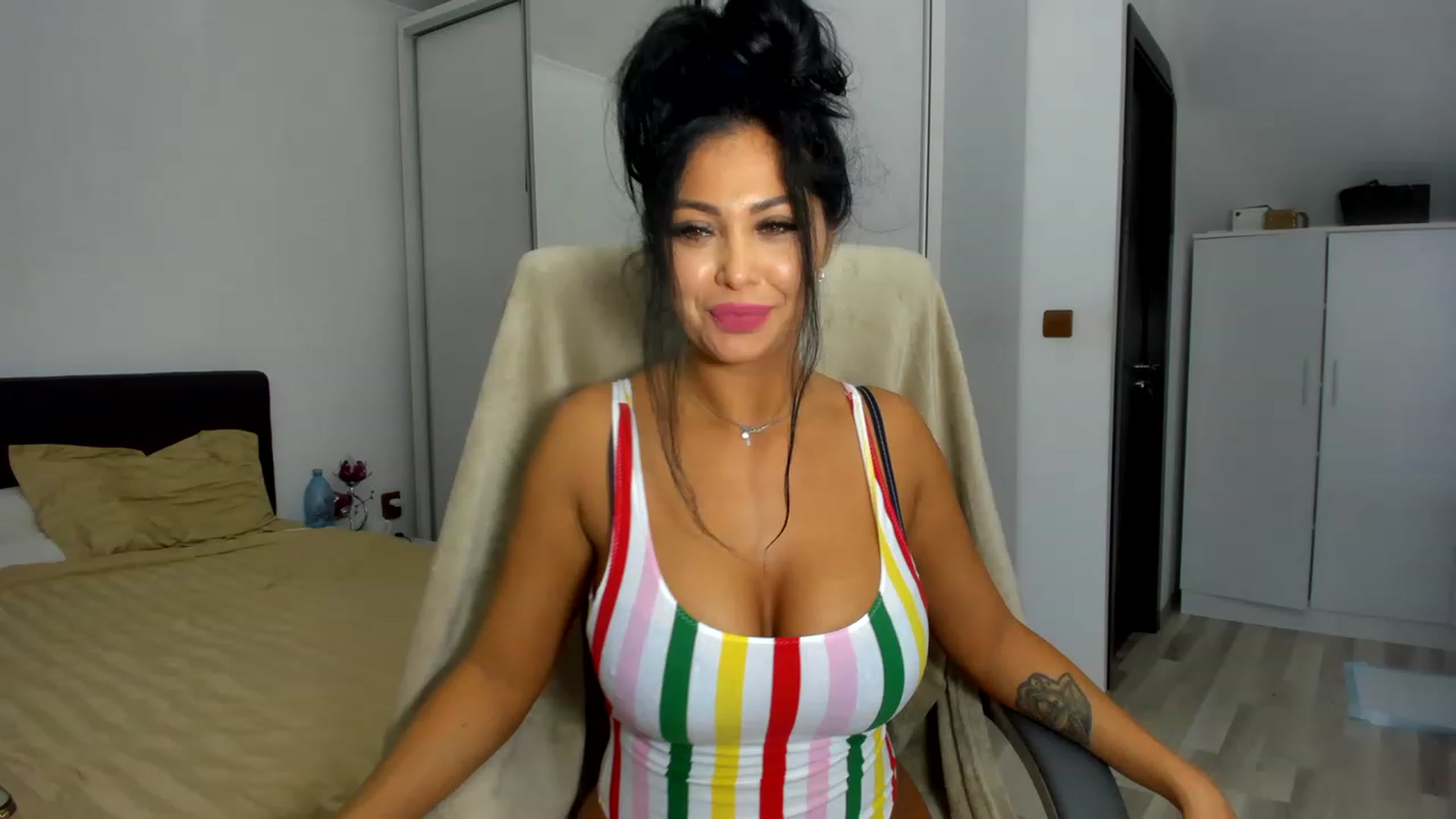 Gallery image thumbnail from CHLOE_CHERRY1's myfreecams stream on, 11/14/2022, 15:30 image 5 of 20