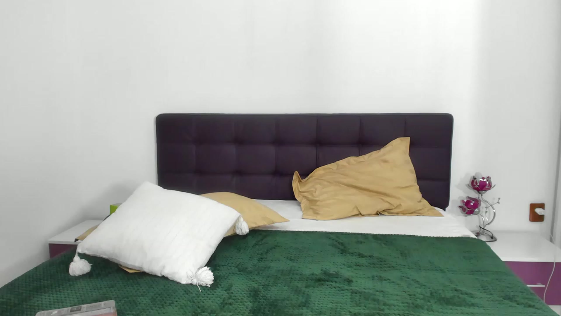 Gallery image thumbnail from CHLOE_CHERRY1's myfreecams stream on, 11/15/2022, 13:39 image 17 of 20