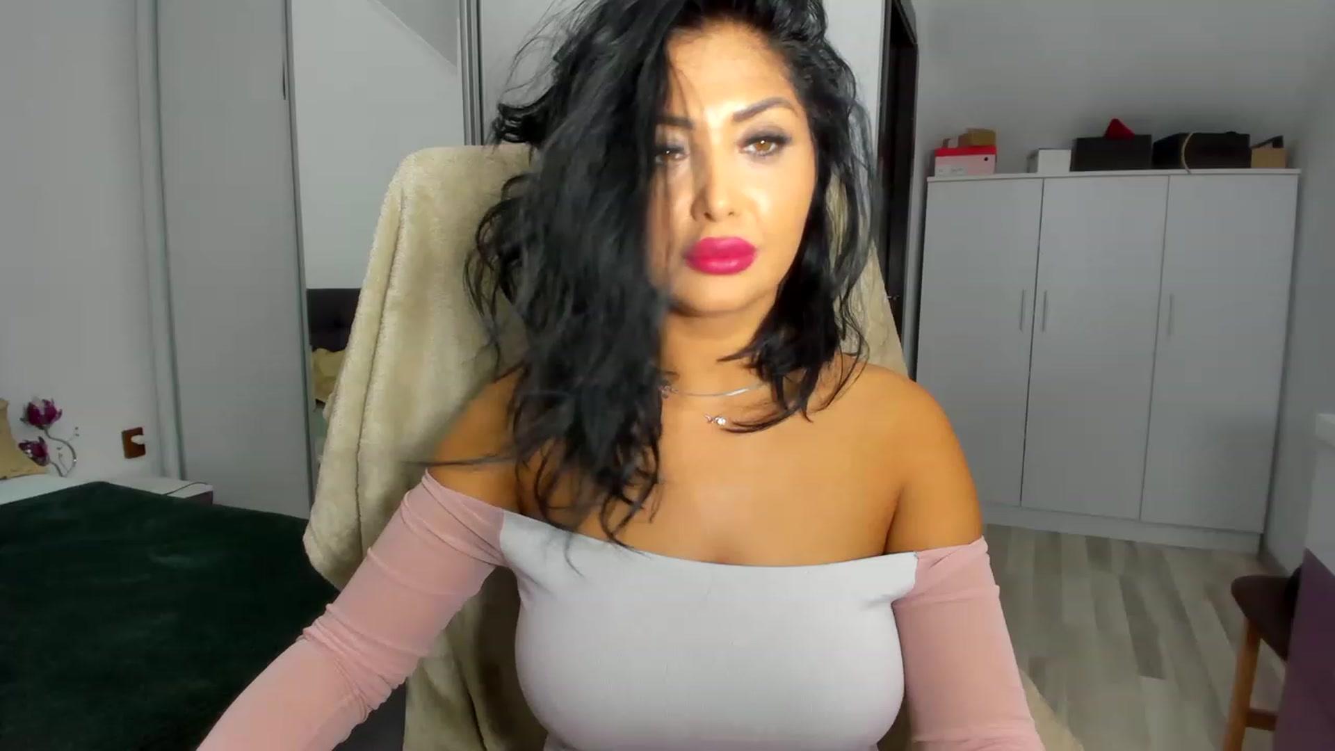 Gallery image thumbnail from CHLOE_CHERRY1's myfreecams stream on, 11/26/2022, 16:12 image 15 of 20