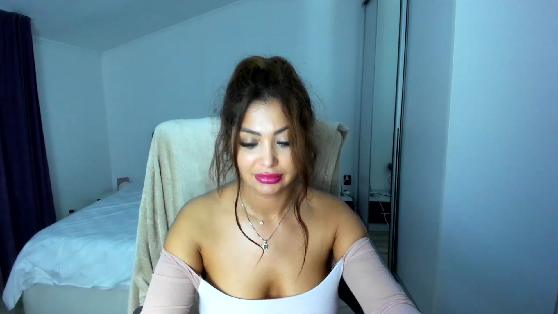 Gallery image thumbnail from CHLOE_CHERRY1's myfreecams stream on, 02/13/2023, 18:41 image 14 of 20
