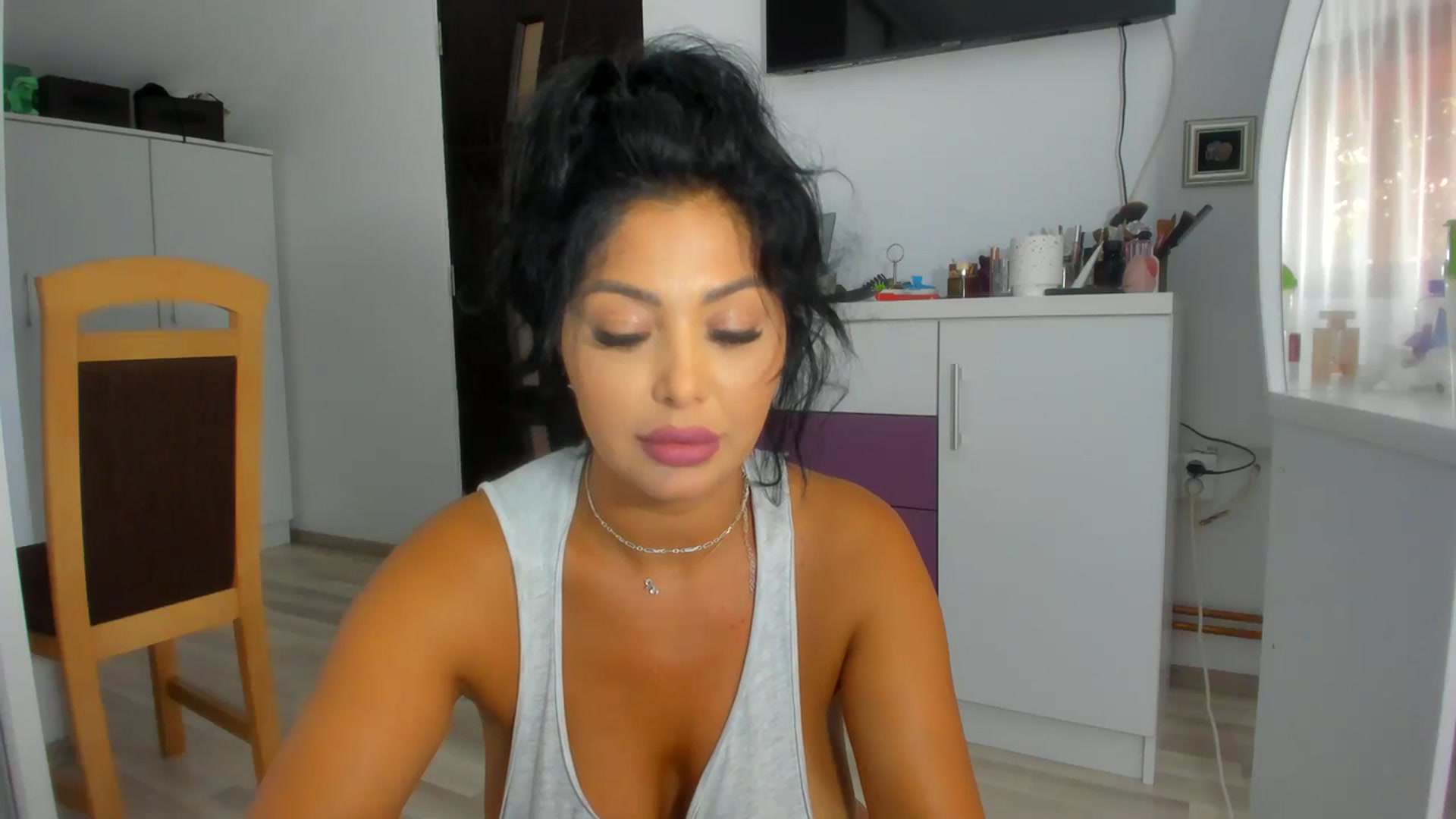 Gallery image thumbnail from CHLOE_CHERRY1's myfreecams stream on, 07/17/2023, 13:42 image 2 of 20