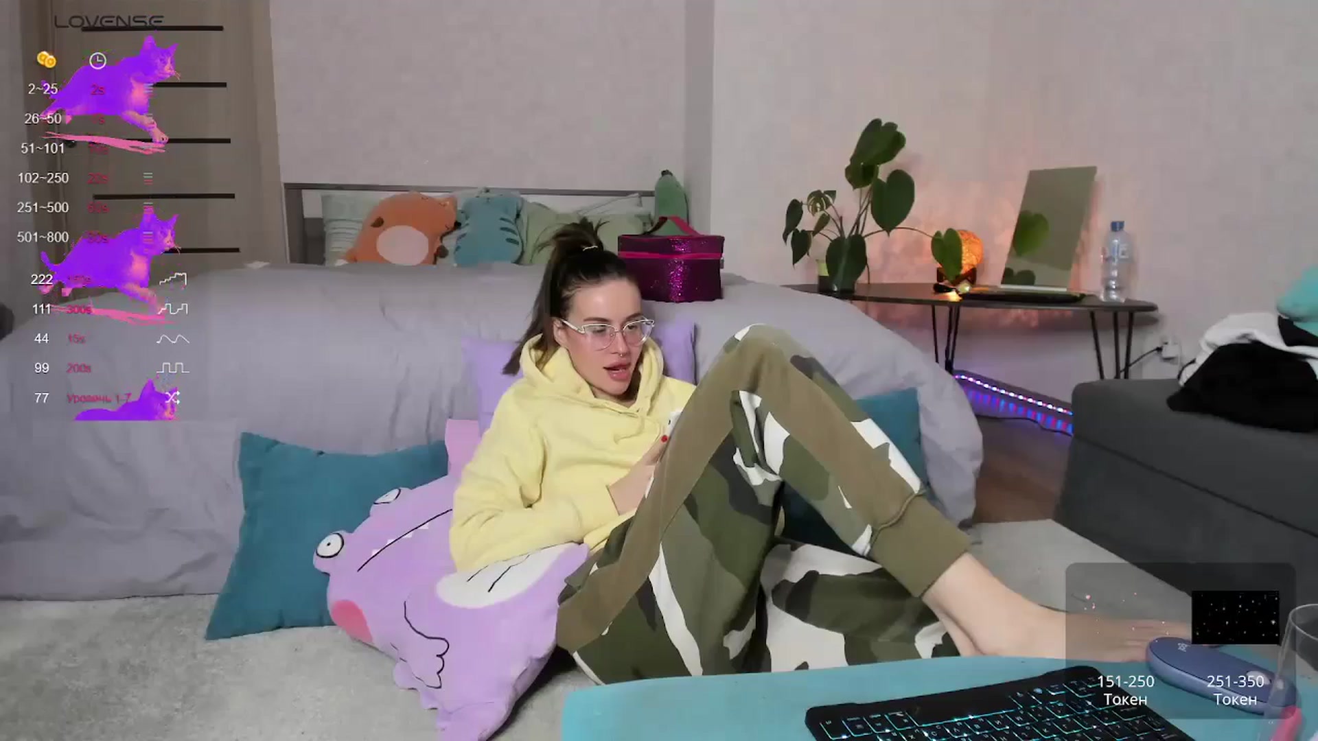 Gallery image thumbnail from CHLOE_mmm's myfreecams stream on, 11/17/2023, 16:20 image 19 of 20
