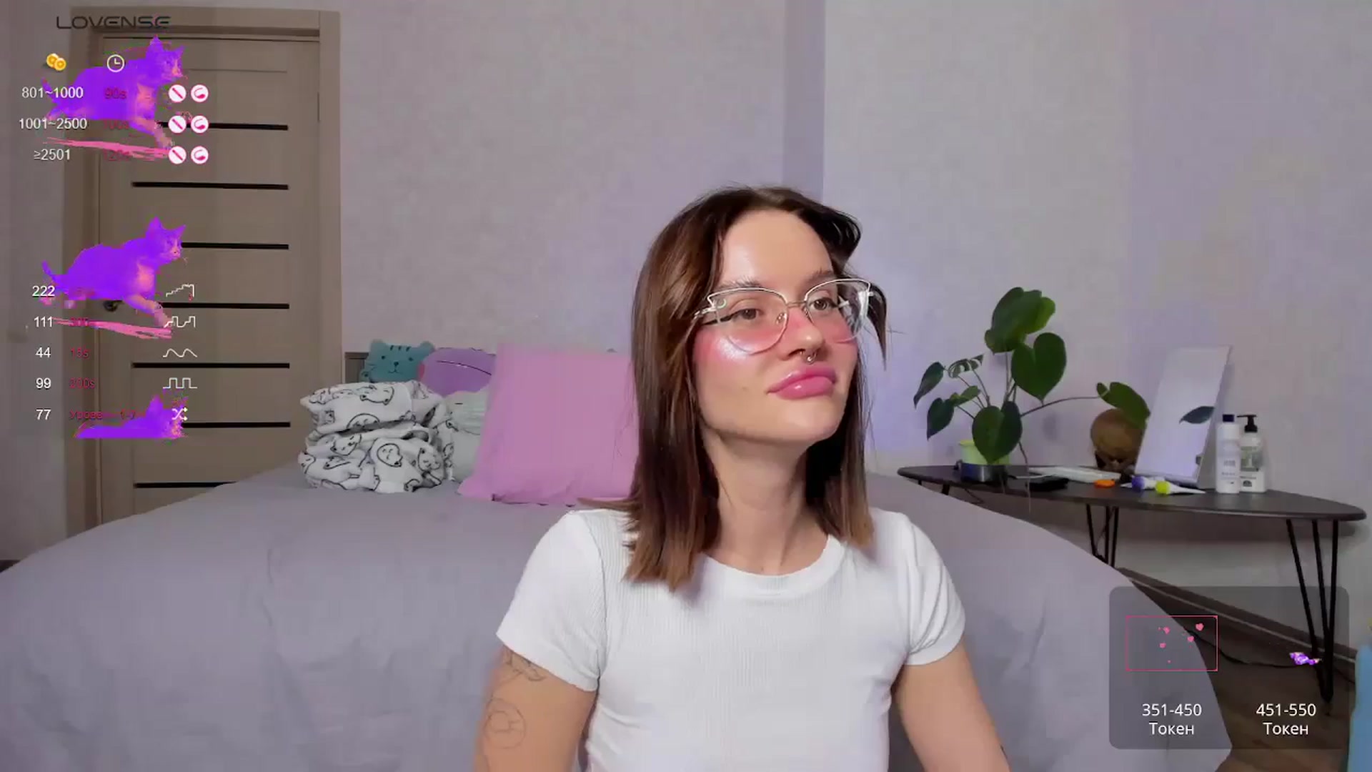Gallery image thumbnail from CHLOE_mmm's myfreecams stream on, 11/22/2023, 15:35 image 13 of 20