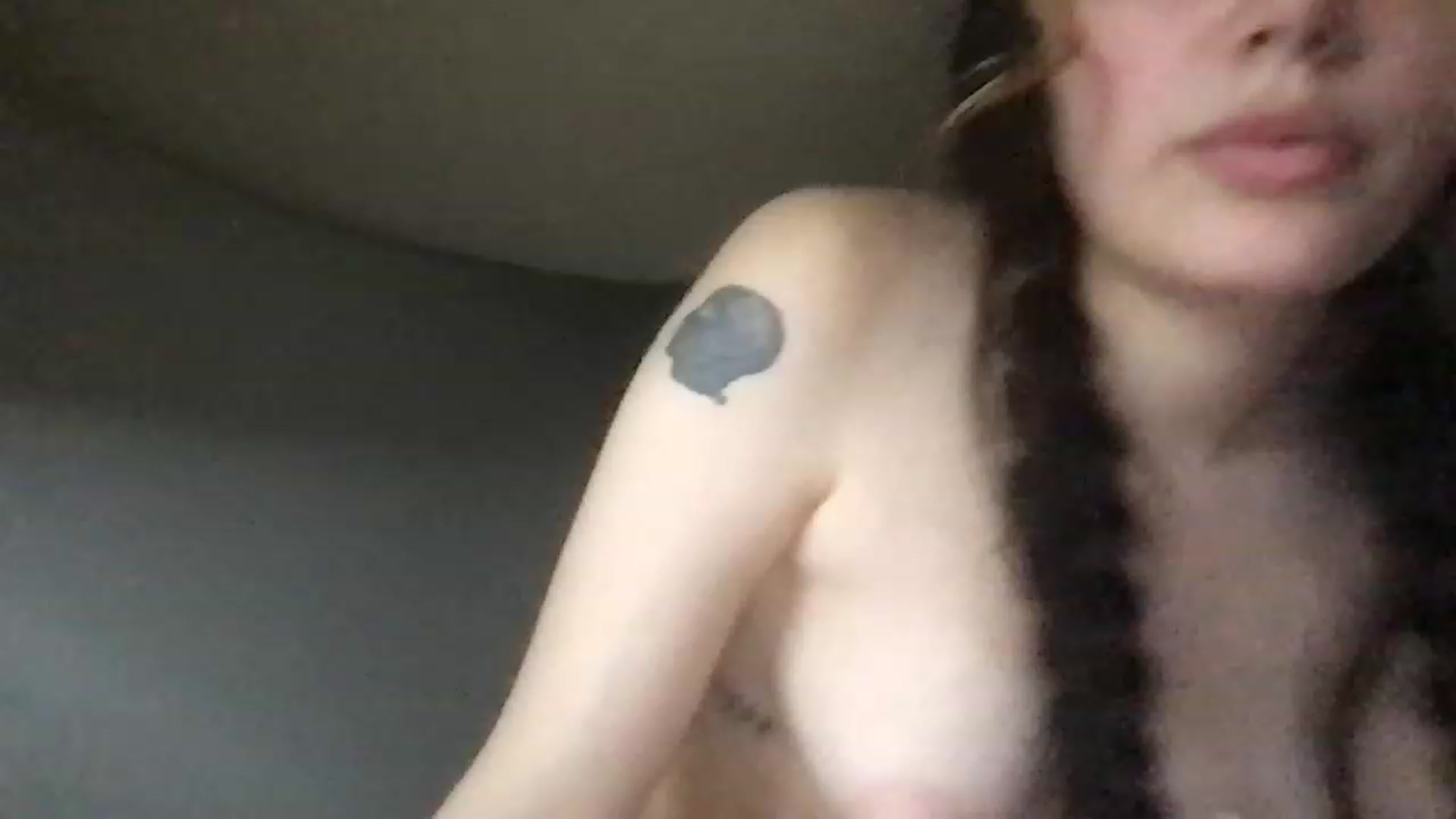 Gallery image thumbnail from CHRISTINUHM's myfreecams stream on, 01/09/2023, 04:15 image 17 of 20