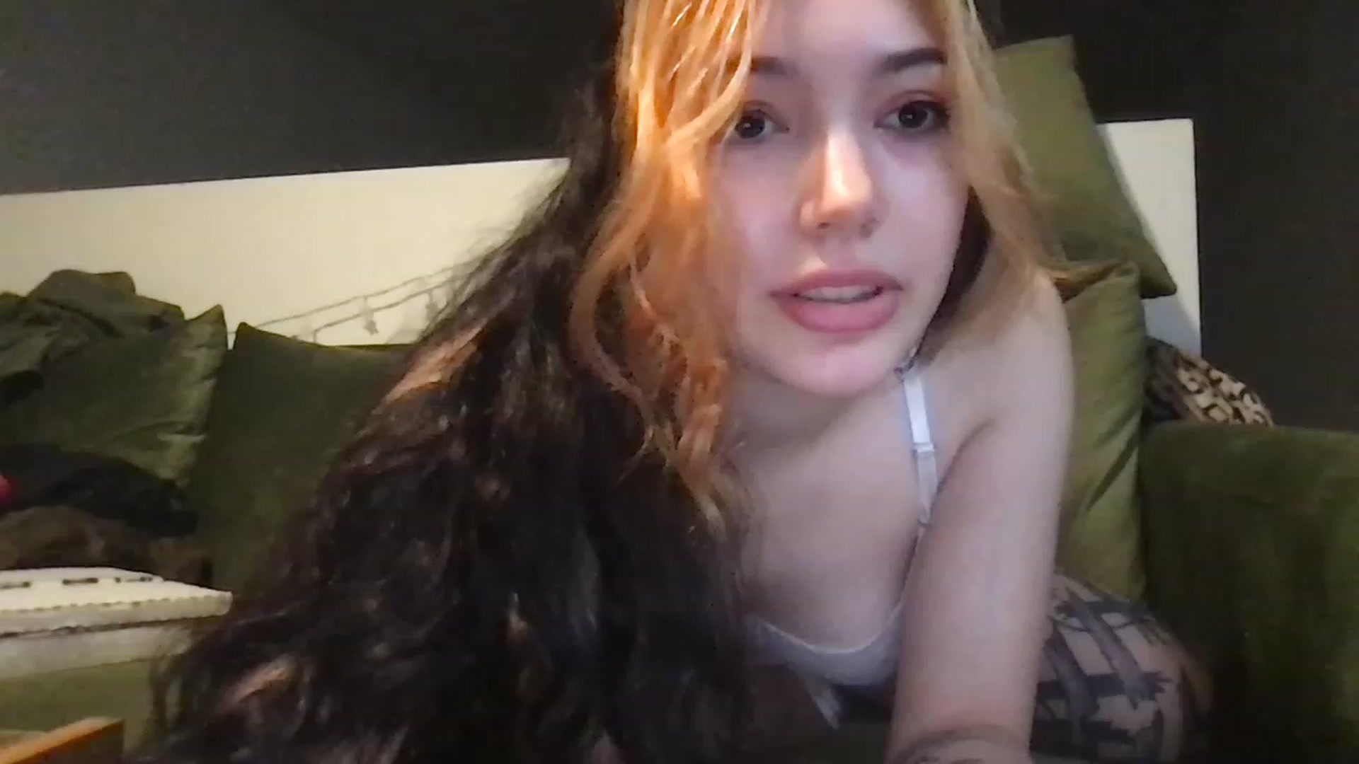 Gallery image thumbnail from CHRISTINUHM's myfreecams stream on, 01/11/2023, 01:35 image 18 of 20