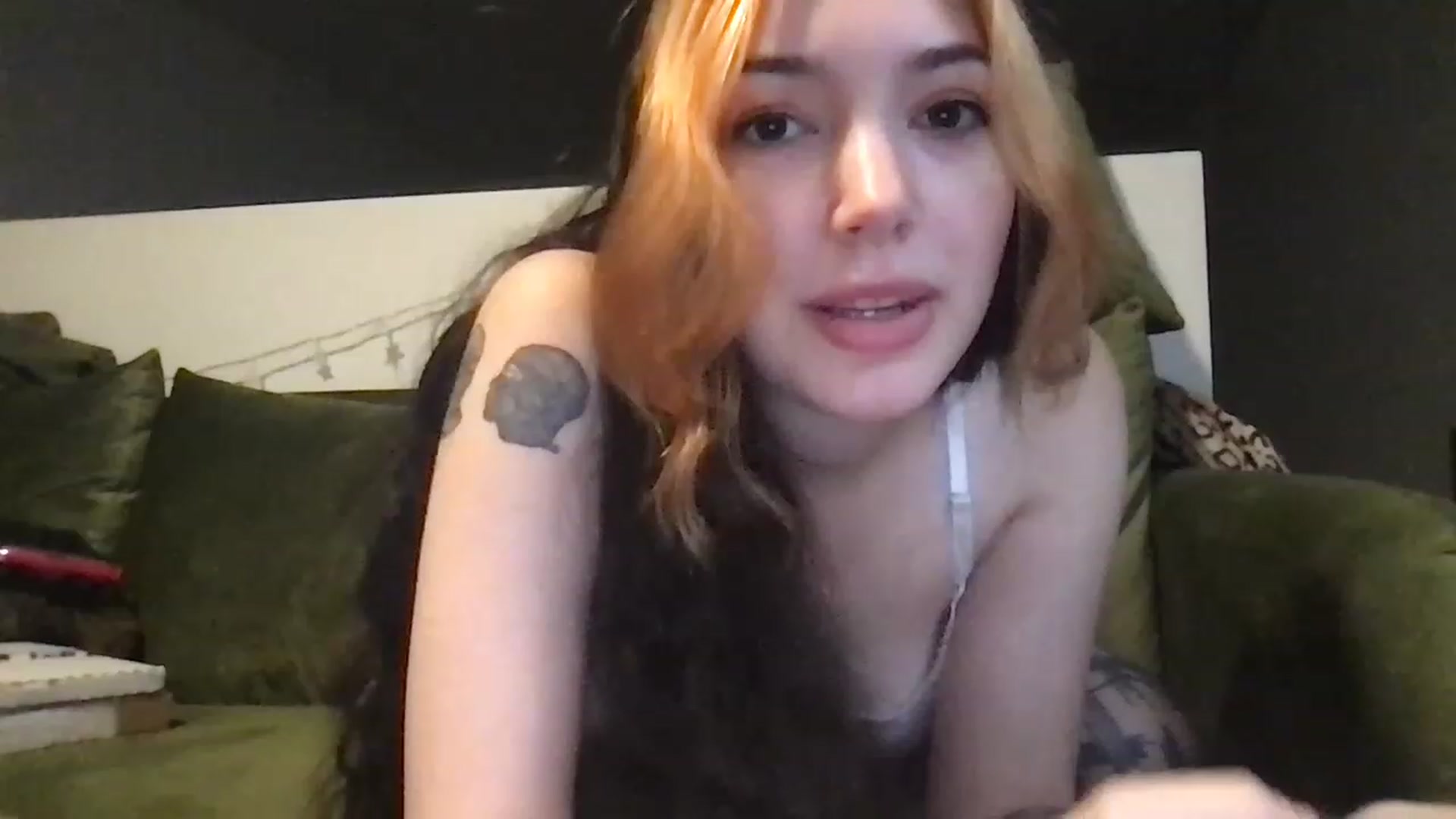 Gallery image thumbnail from CHRISTINUHM's myfreecams stream on, 01/11/2023, 01:35 image 19 of 20