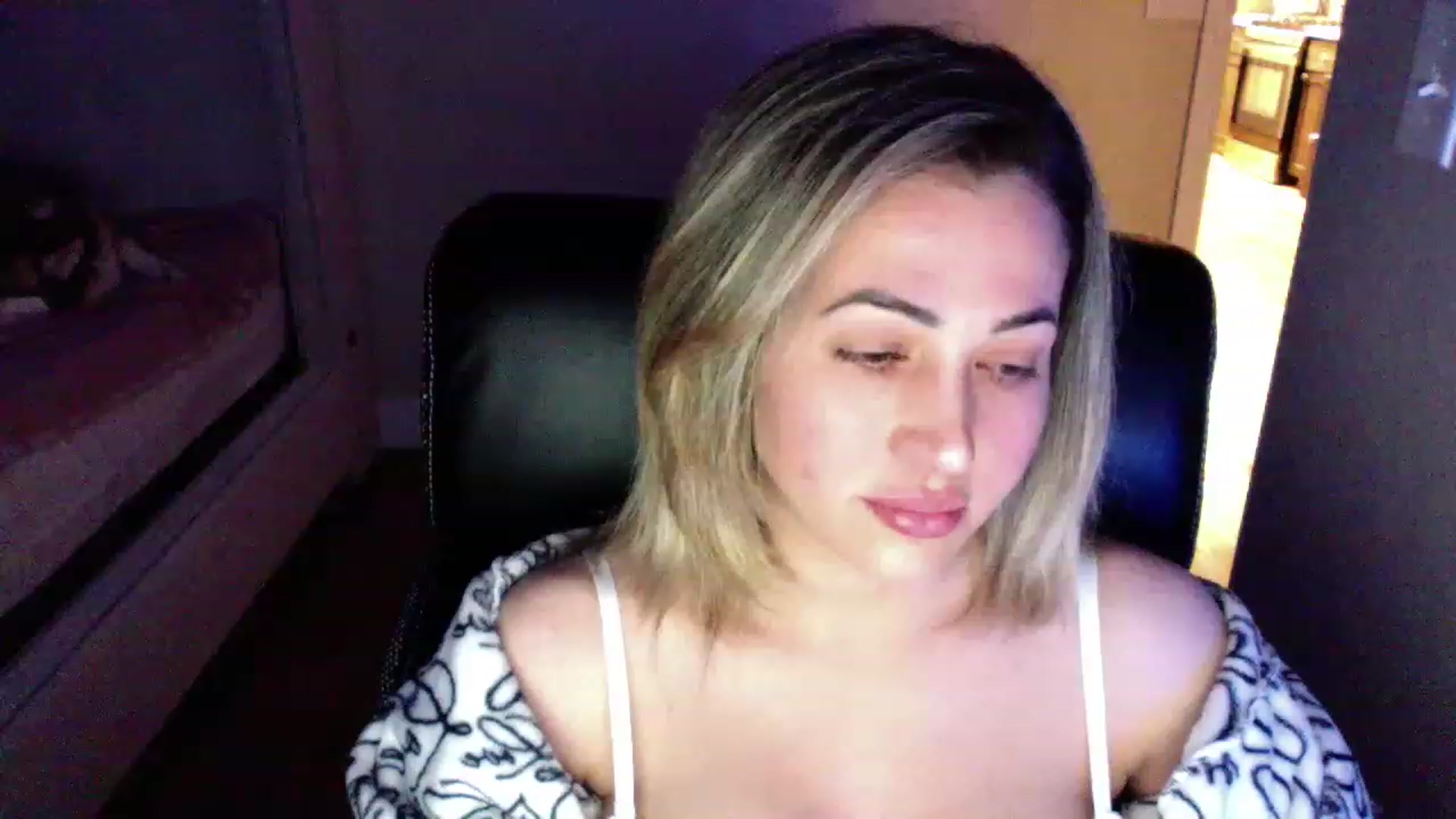 Gallery image thumbnail from CLARABENE's myfreecams stream on, 11/16/2022, 07:52 image 1 of 20