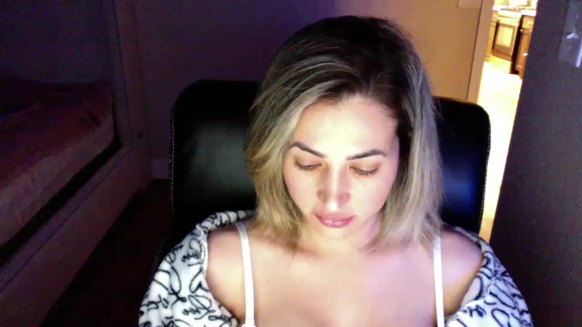 Gallery image thumbnail from CLARABENE's myfreecams stream on, 11/16/2022, 07:52 image 18 of 20