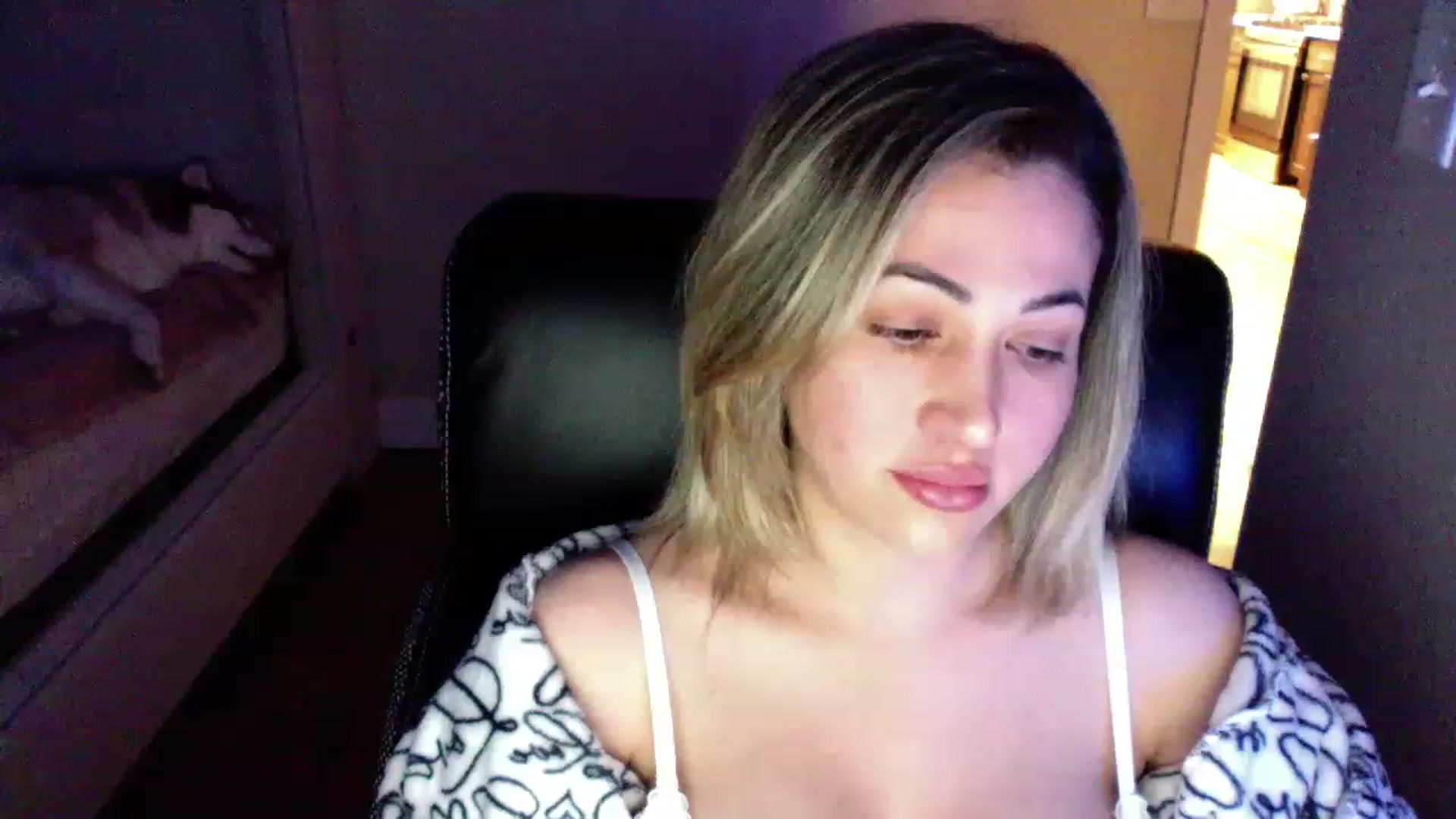 Gallery image thumbnail from CLARABENE's myfreecams stream on, 11/16/2022, 07:52 image 5 of 20