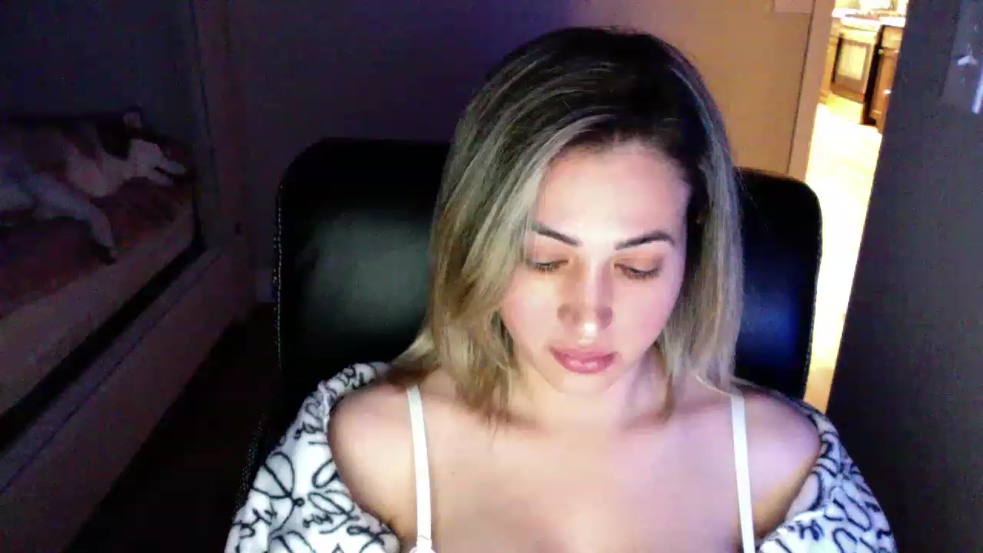 Gallery image thumbnail from CLARABENE's myfreecams stream on, 11/16/2022, 07:52 image 8 of 20