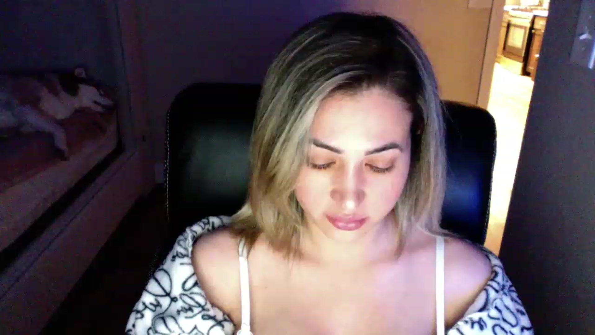 Gallery image thumbnail from CLARABENE's myfreecams stream on, 11/16/2022, 07:52 image 7 of 20