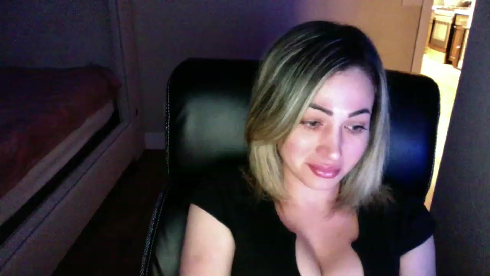 Gallery image thumbnail from CLARABENE's myfreecams stream on, 11/17/2022, 02:14 image 5 of 20