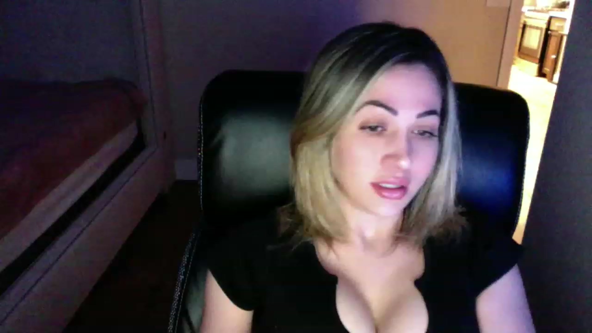 Gallery image thumbnail from CLARABENE's myfreecams stream on, 11/17/2022, 02:14 image 1 of 20