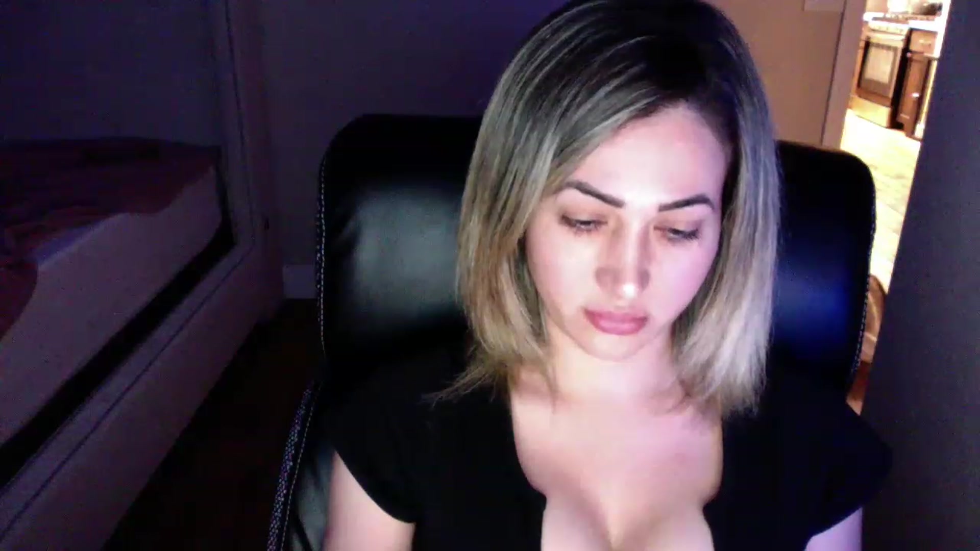 Gallery image thumbnail from CLARABENE's myfreecams stream on, 11/17/2022, 04:28 image 18 of 20