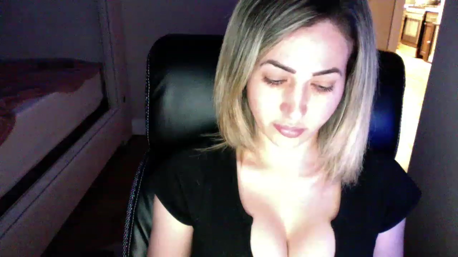 Gallery image thumbnail from CLARABENE's myfreecams stream on, 11/17/2022, 04:28 image 14 of 20