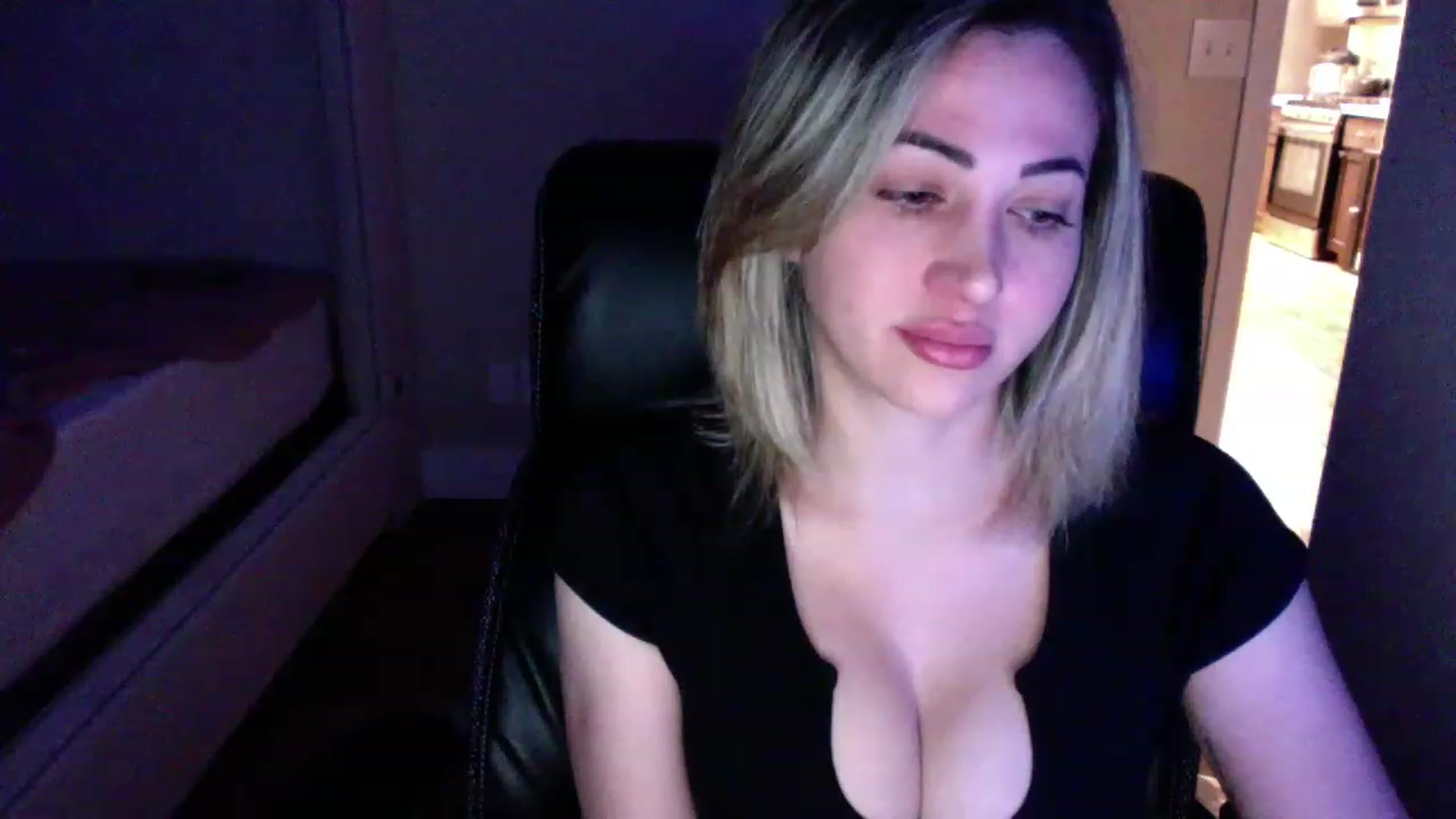 Gallery image thumbnail from CLARABENE's myfreecams stream on, 11/17/2022, 04:28 image 7 of 20