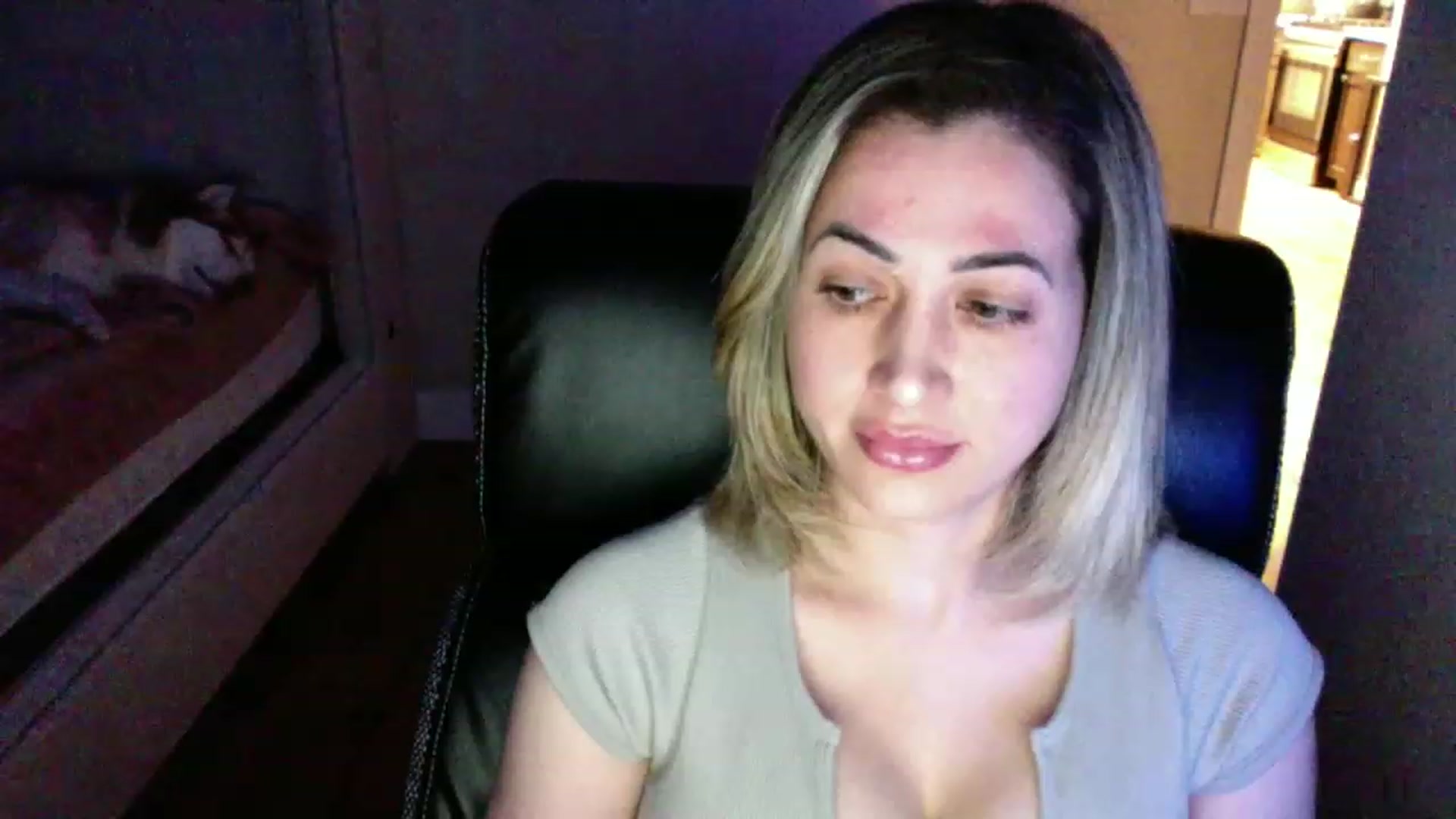Gallery image thumbnail from CLARABENE's myfreecams stream on, 11/19/2022, 01:25 image 13 of 20