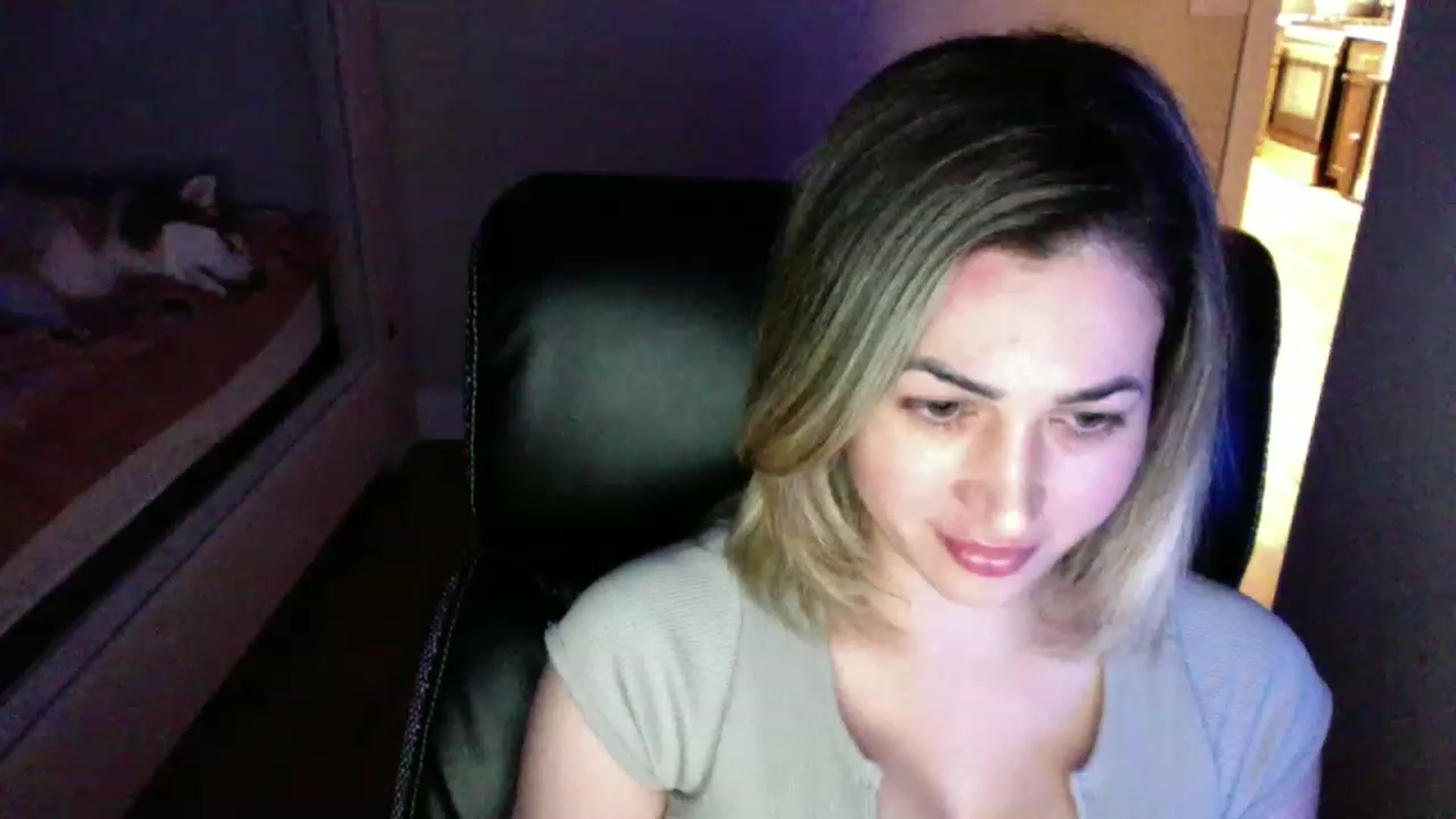 Gallery image thumbnail from CLARABENE's myfreecams stream on, 11/19/2022, 01:25 image 5 of 20