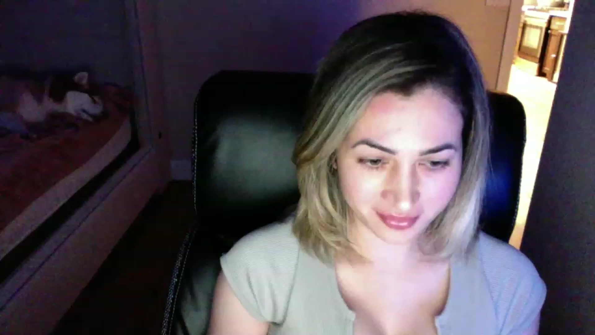 Gallery image thumbnail from CLARABENE's myfreecams stream on, 11/19/2022, 01:25 image 4 of 20