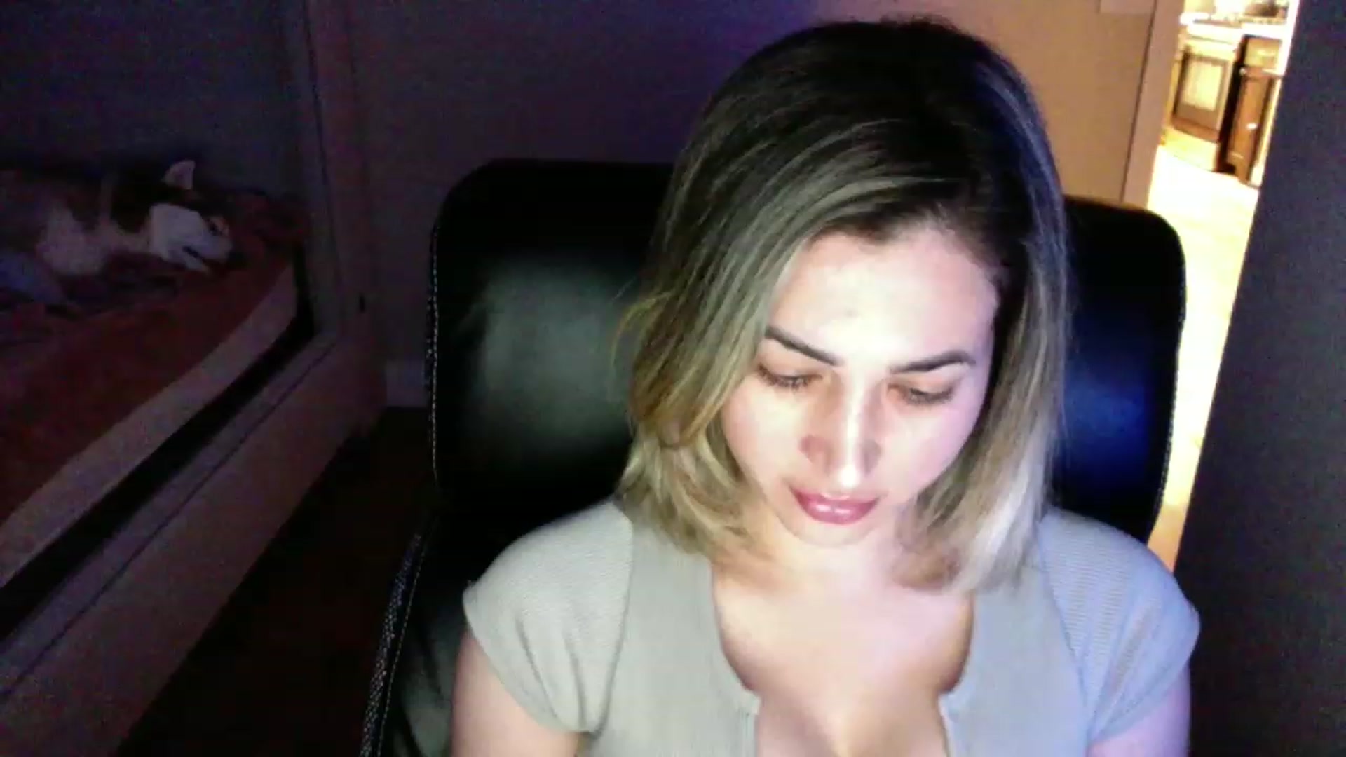 Gallery image thumbnail from CLARABENE's myfreecams stream on, 11/19/2022, 01:25 image 2 of 20