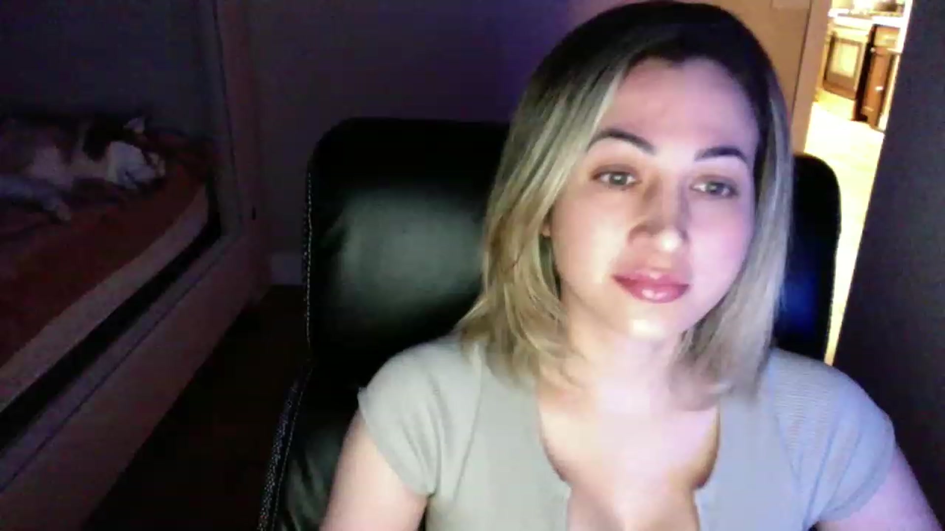 Gallery image thumbnail from CLARABENE's myfreecams stream on, 11/19/2022, 01:25 image 9 of 20